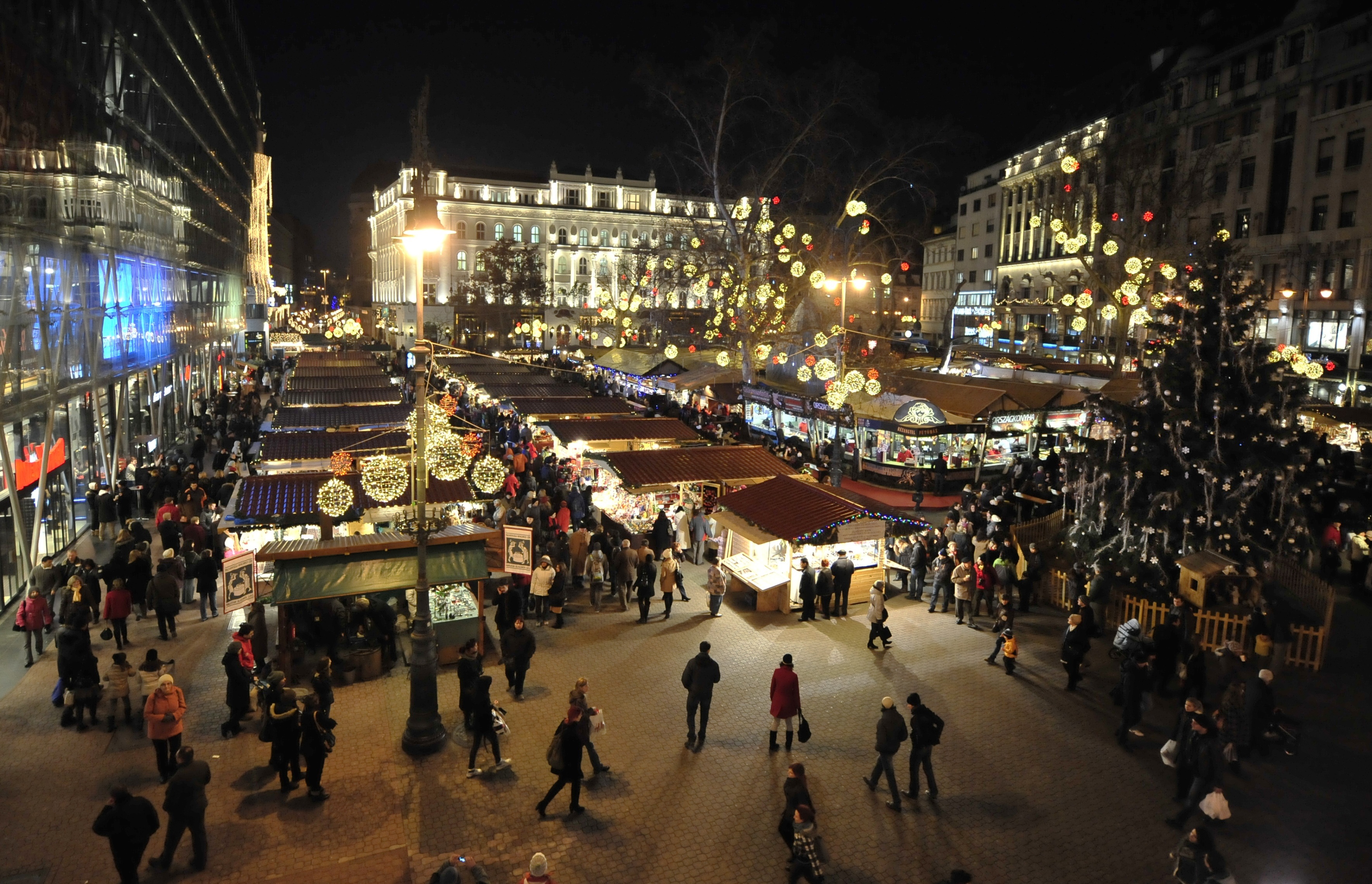 Idén nem a főváros, hanem az V. kerület által megbízott vállalkozó rendezi a Vörösmarty téri karácsonyi vásárt