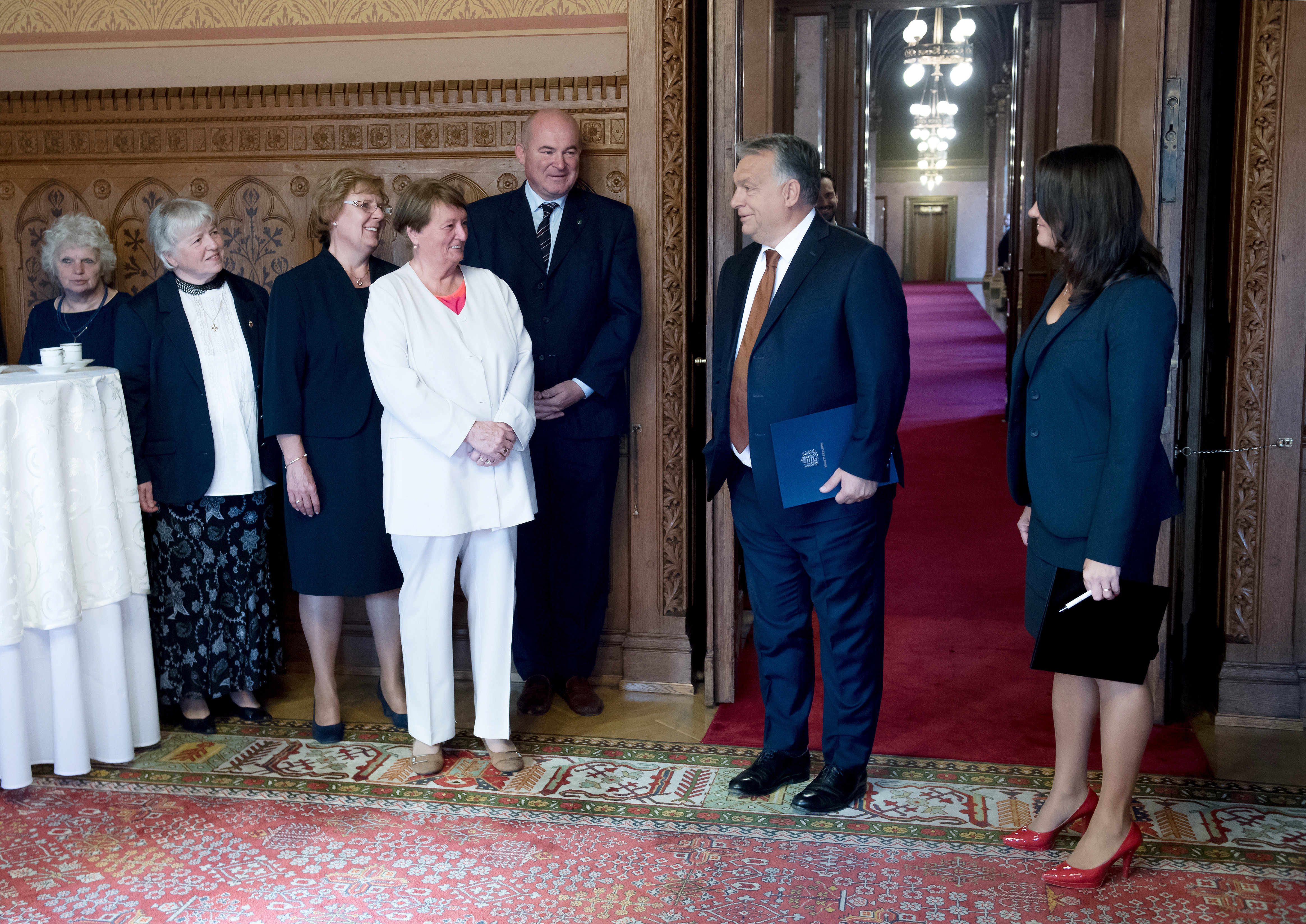 Orbán Viktor nyugdíjprémiumot oszt