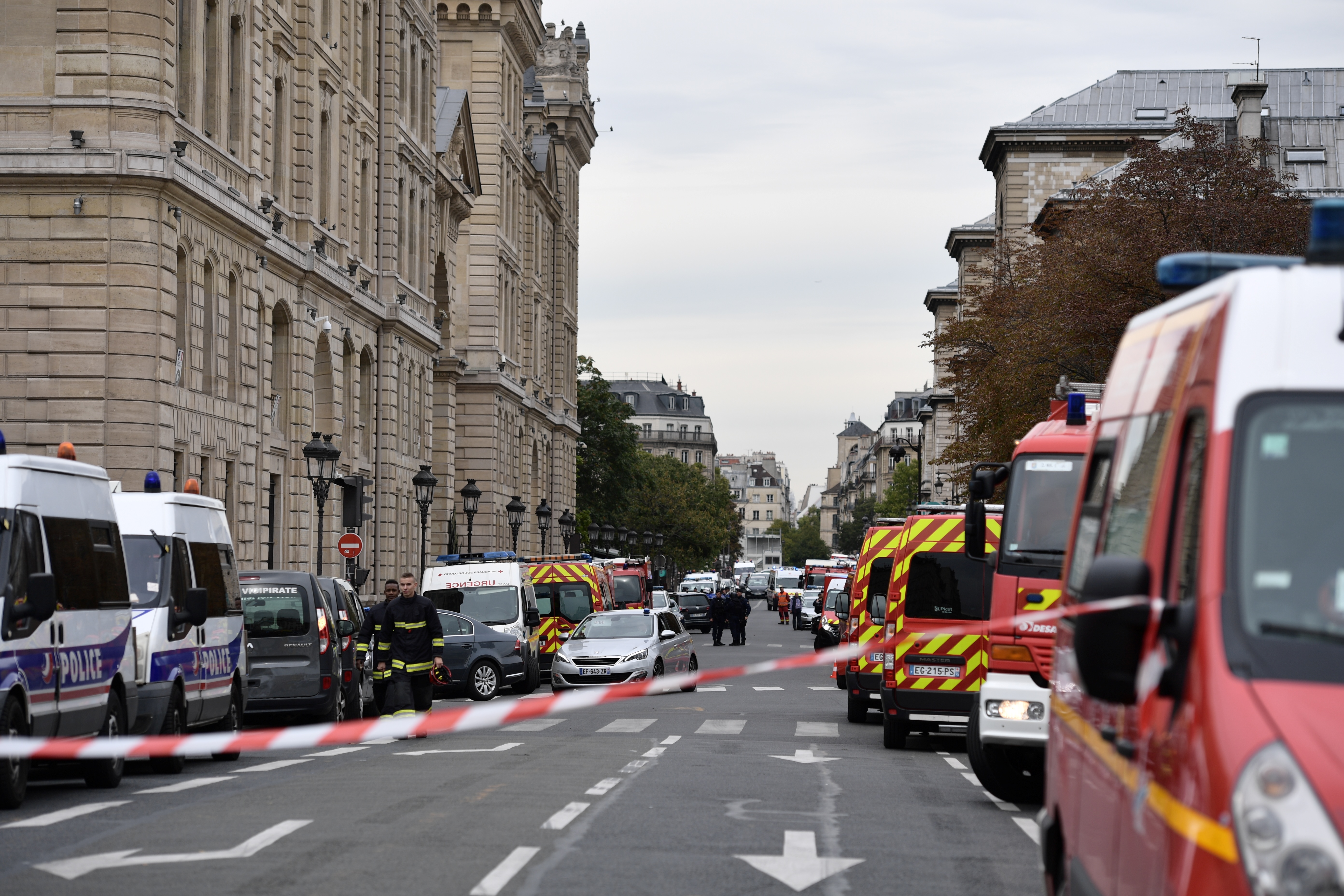 Rendőr késelt rendőröket a párizsi rendőr-főkapitányságon