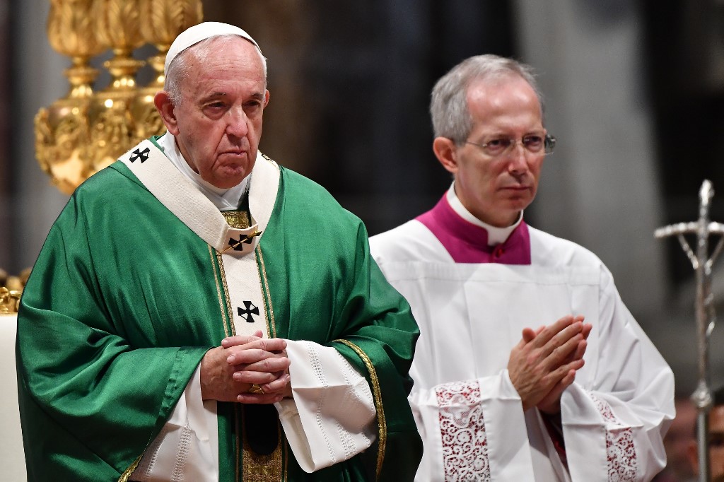 Ezer éve most merül fel hivatalosan először, hogy családos férfiakat katolikus pappá szentelhessenek