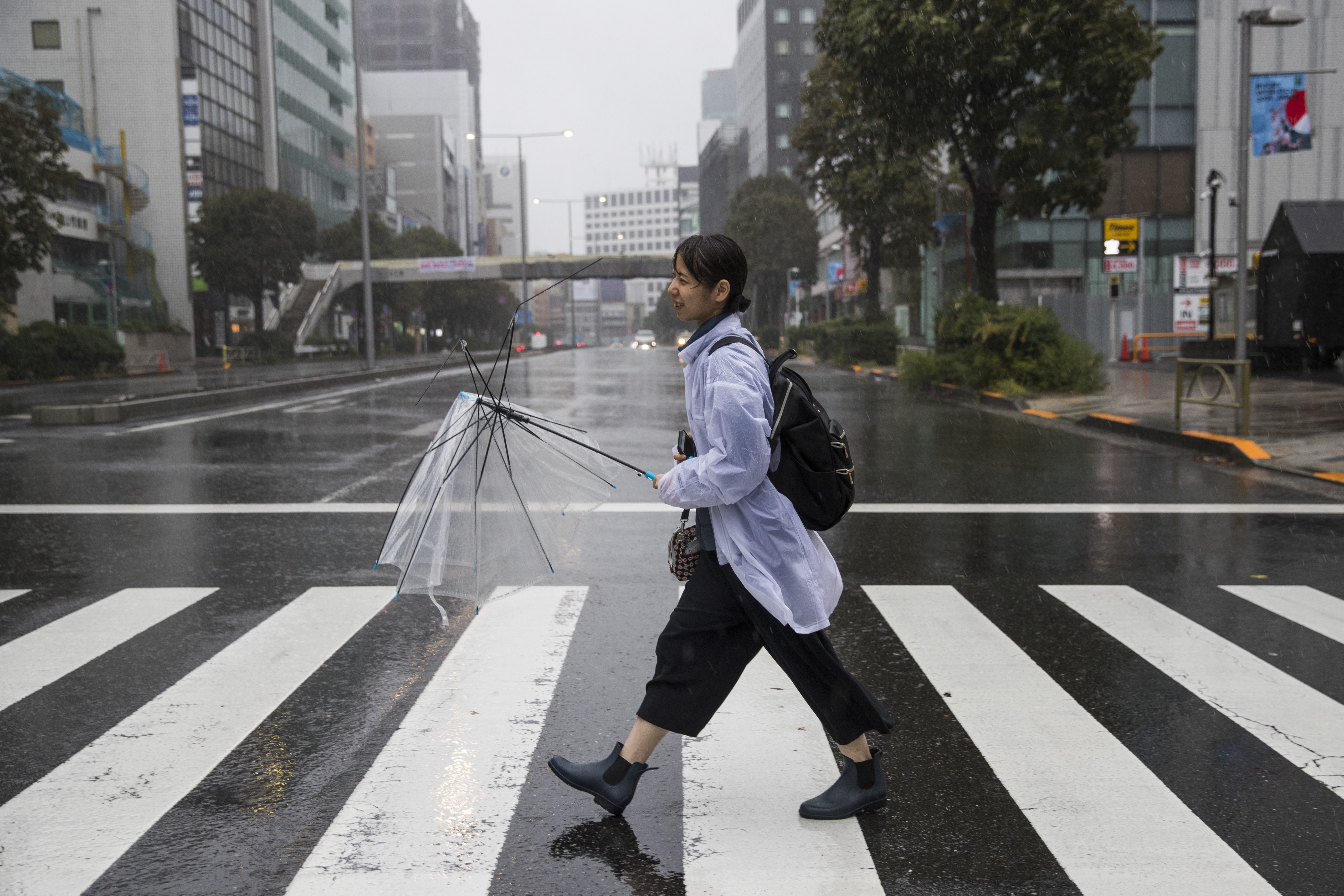 Pusztító tájfun tart Japán felé, már van is egy áldozata