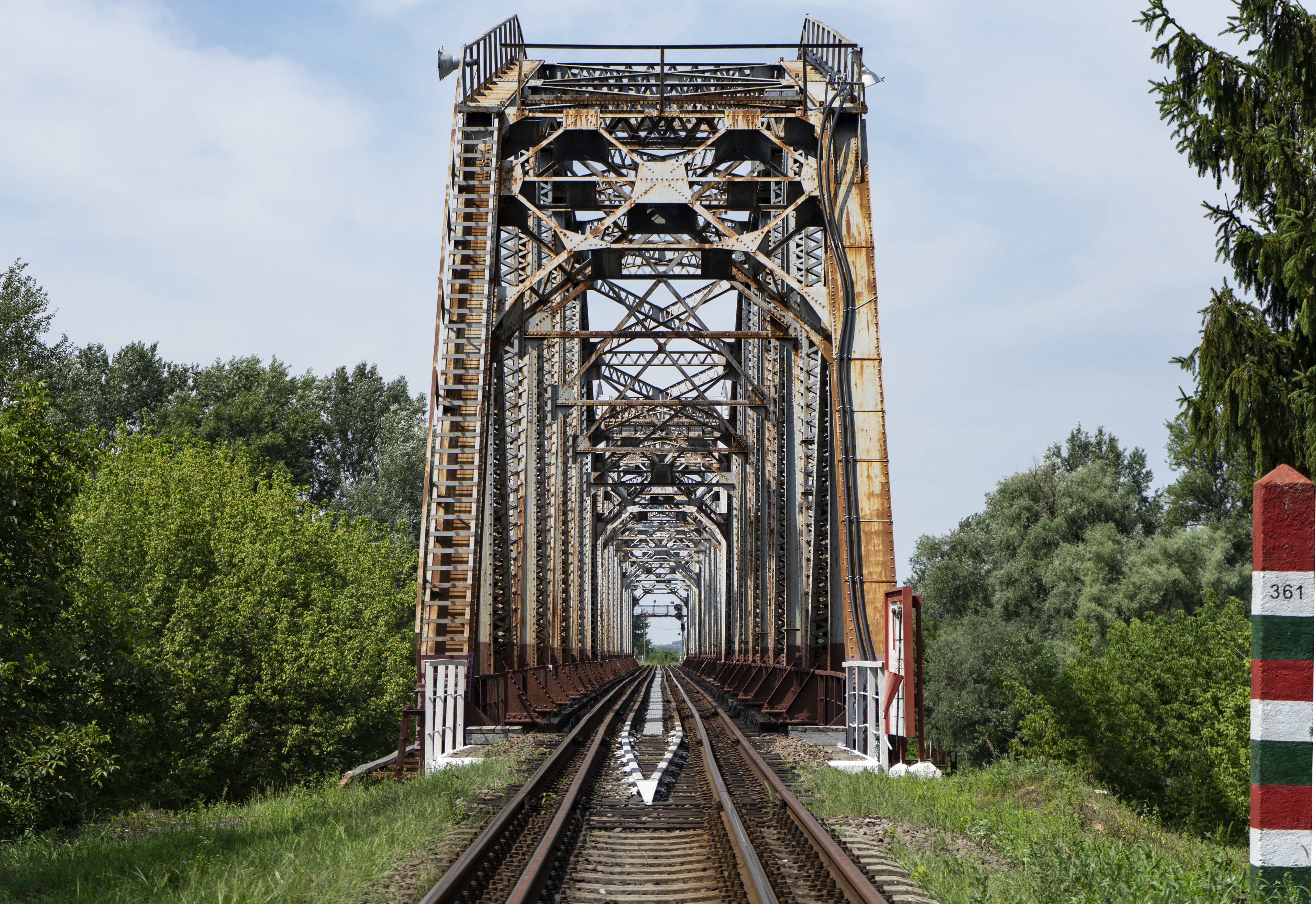 Záhonyi vasúti Tisza-híd. A híd túloldala már Ukrajnához tartozik.