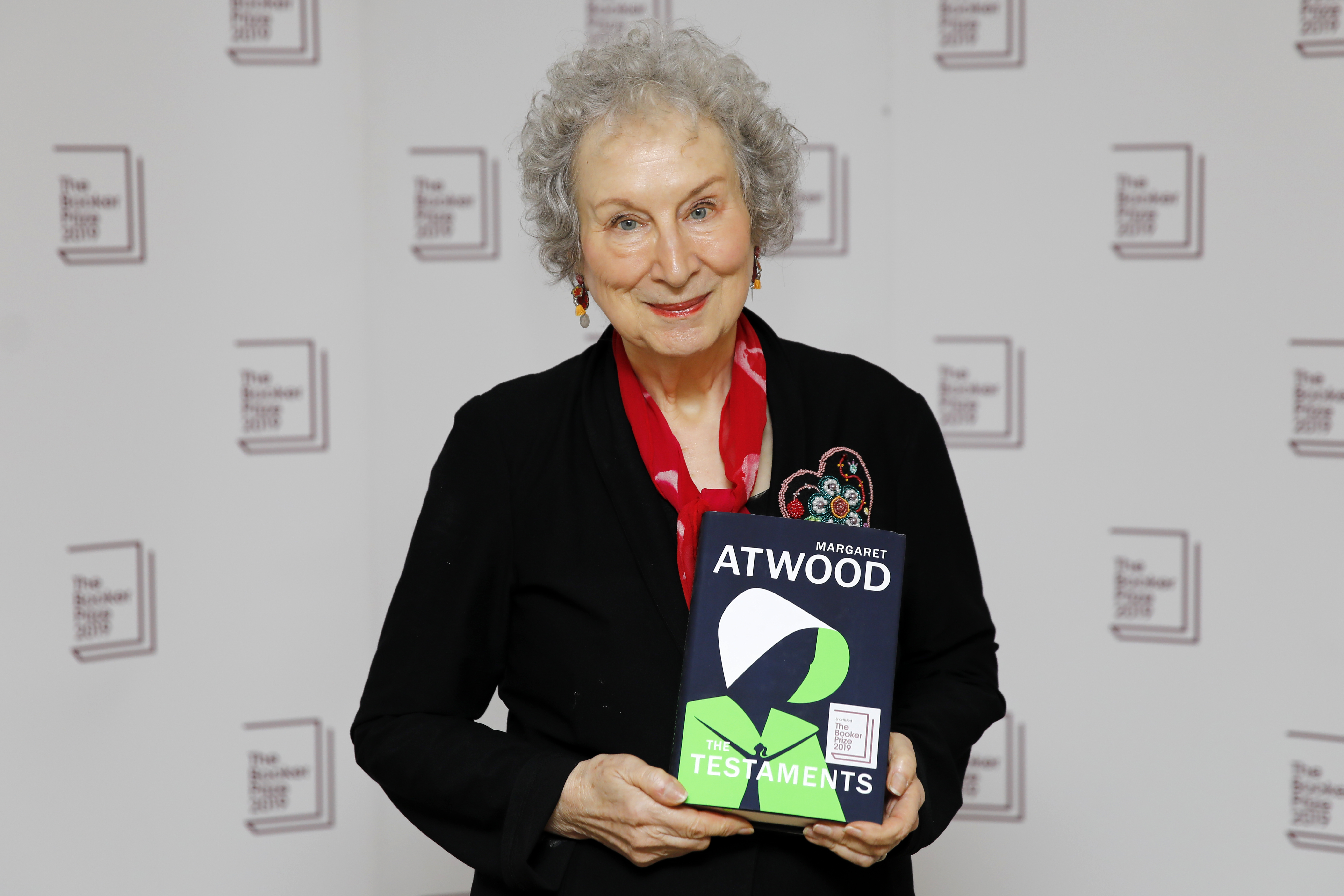Margaret Atwood és Bernardine Evaristo kapták az idei Booker-díjat