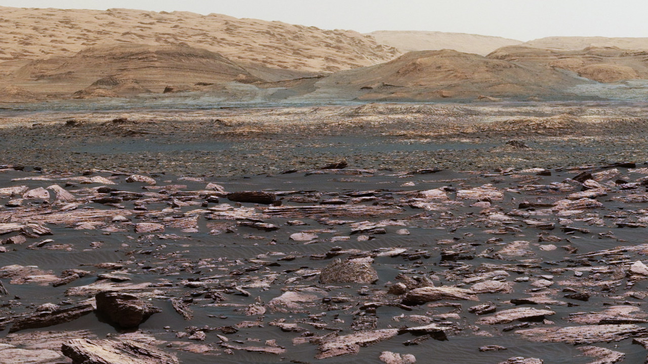 A Mt. Sharp (Aeolis Mons) felsőbb rétegei a Curiosity 2017-es felvételén.