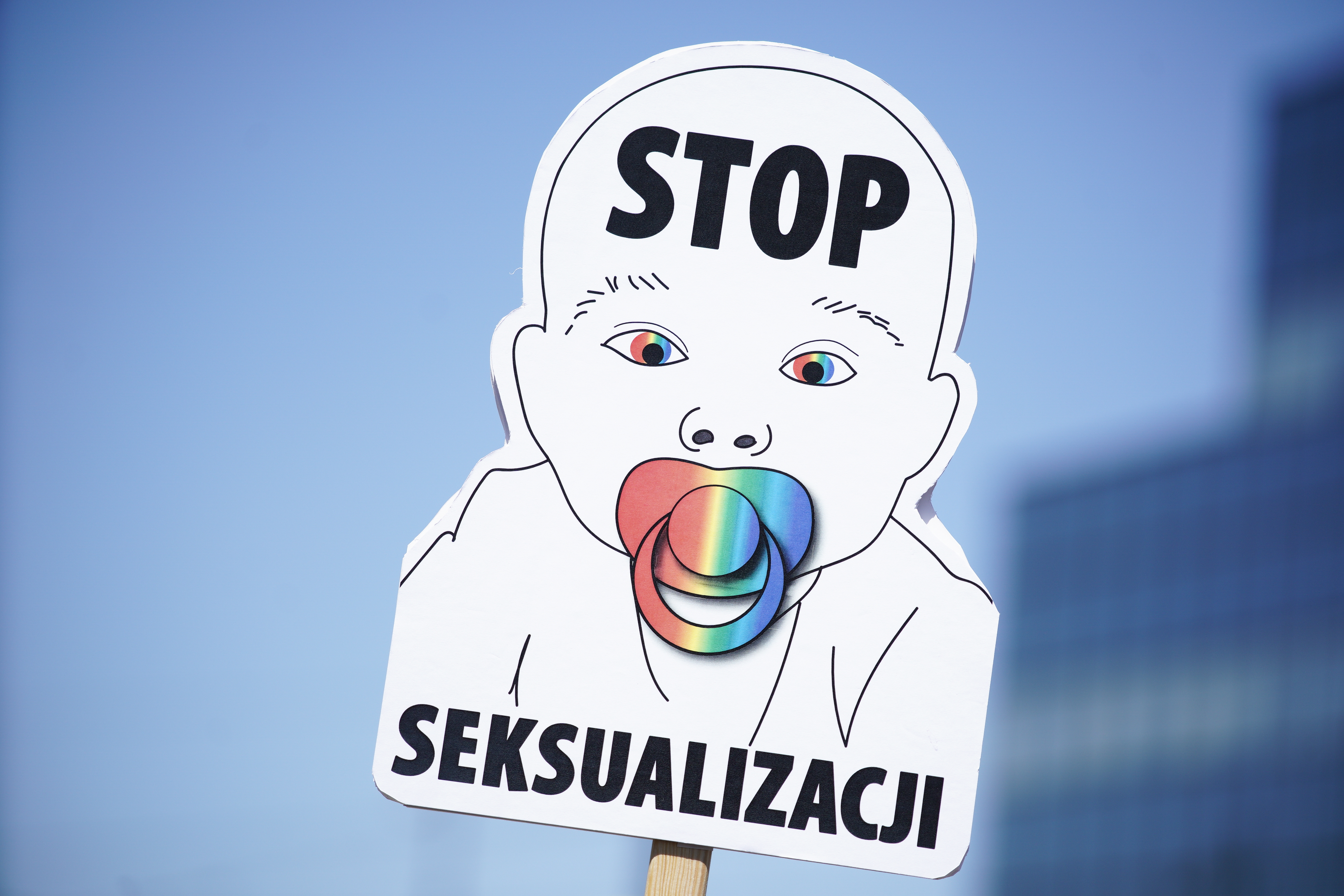 Törvénnyel tiltanák ki a szexuális felvilágosítást a lengyel iskolákból