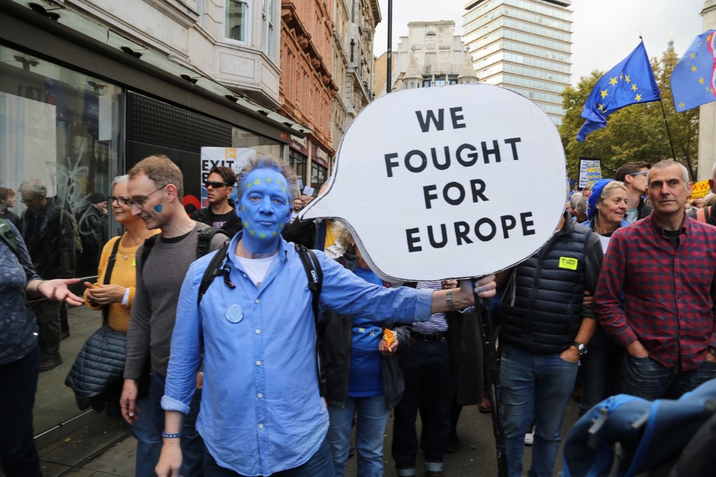 Így vonult sok tízezer uniópárti tüntető London utcáin