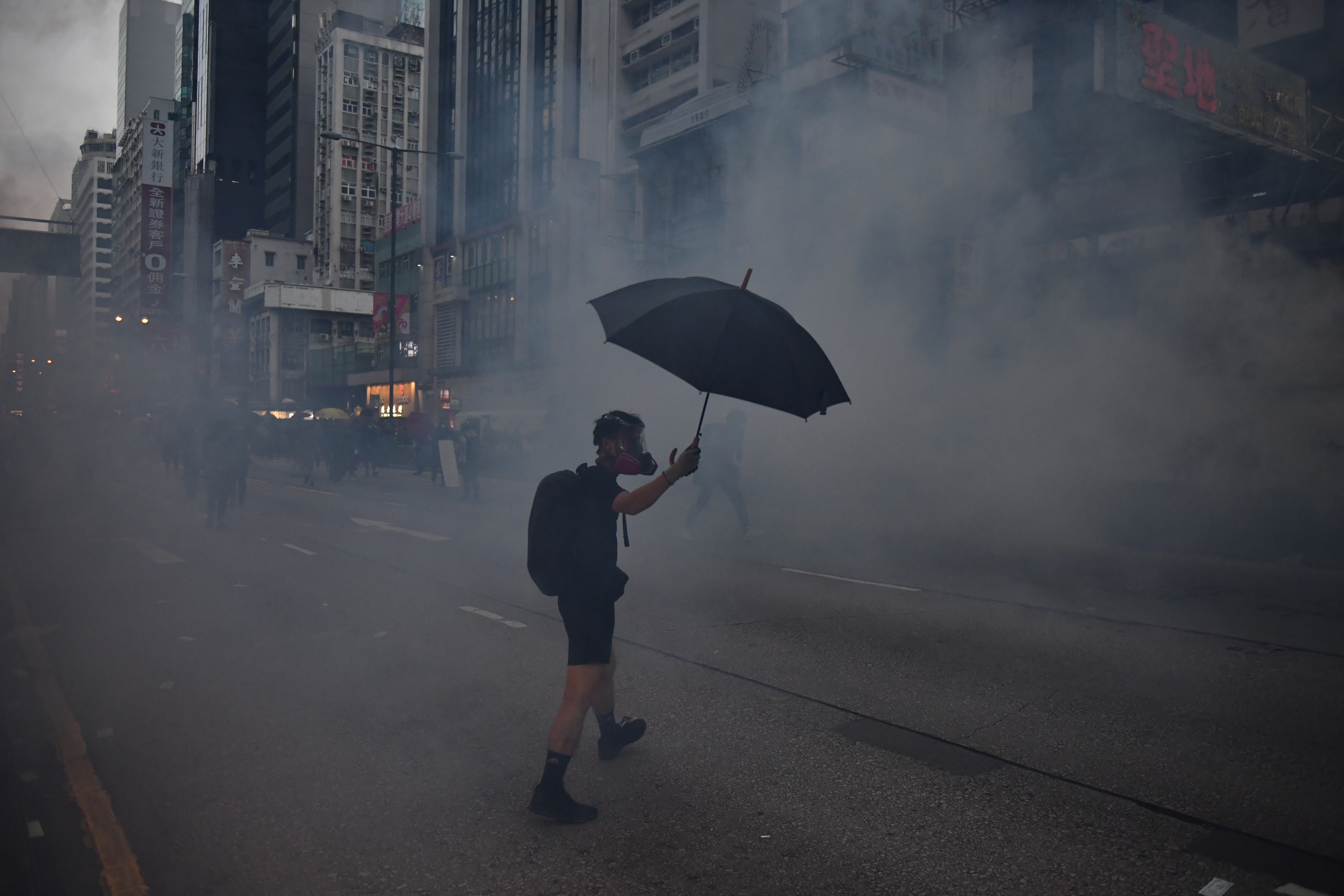 Hivatalosan is visszavonták Hongkongban a zavargásokat kirobbantó törvényt