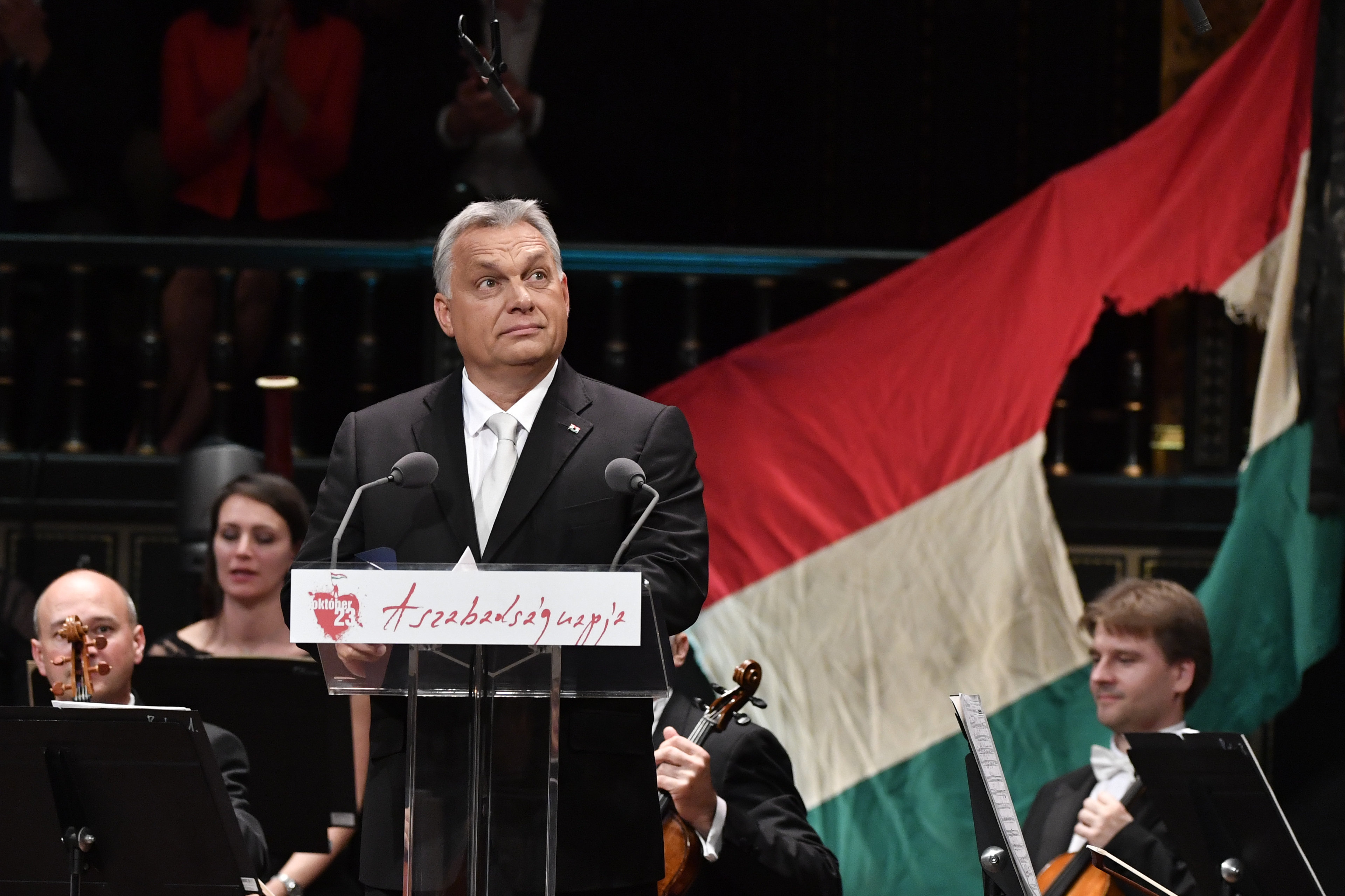 Orbán egy kiállás közben a Zeneakadémián 2019. október 23-án.
