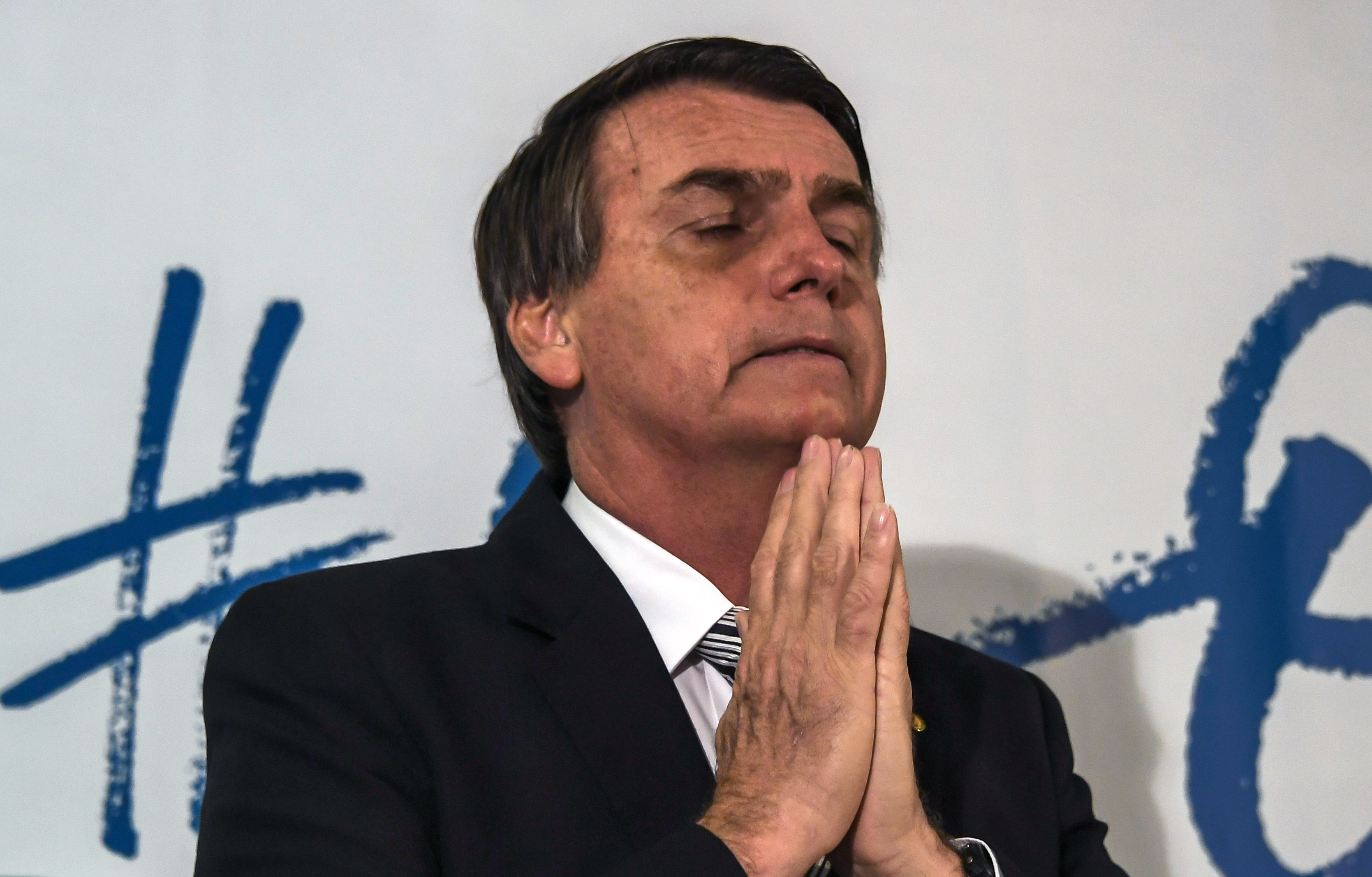 10 napja csuklik Jair Bolsonaro