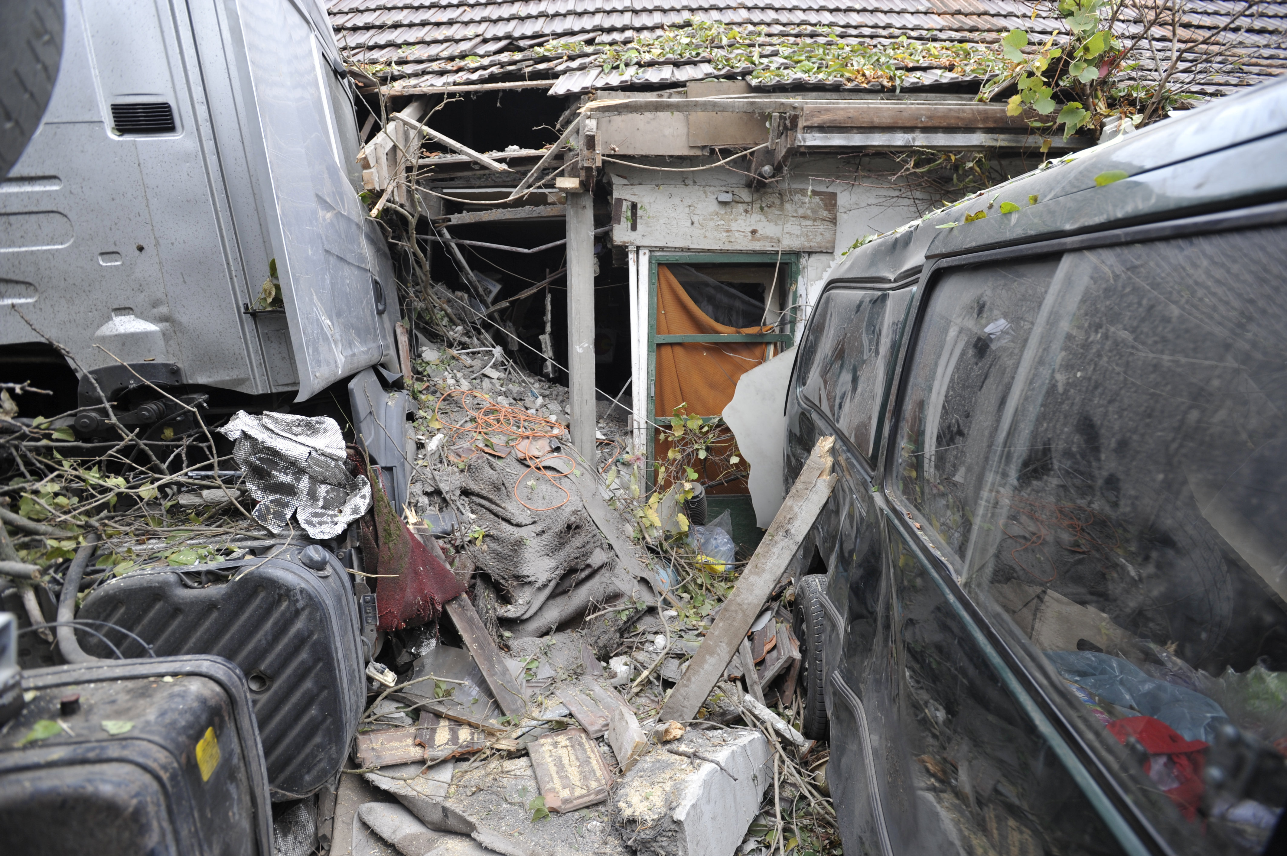 Családi háznak csapódott egy kamion Dabason 