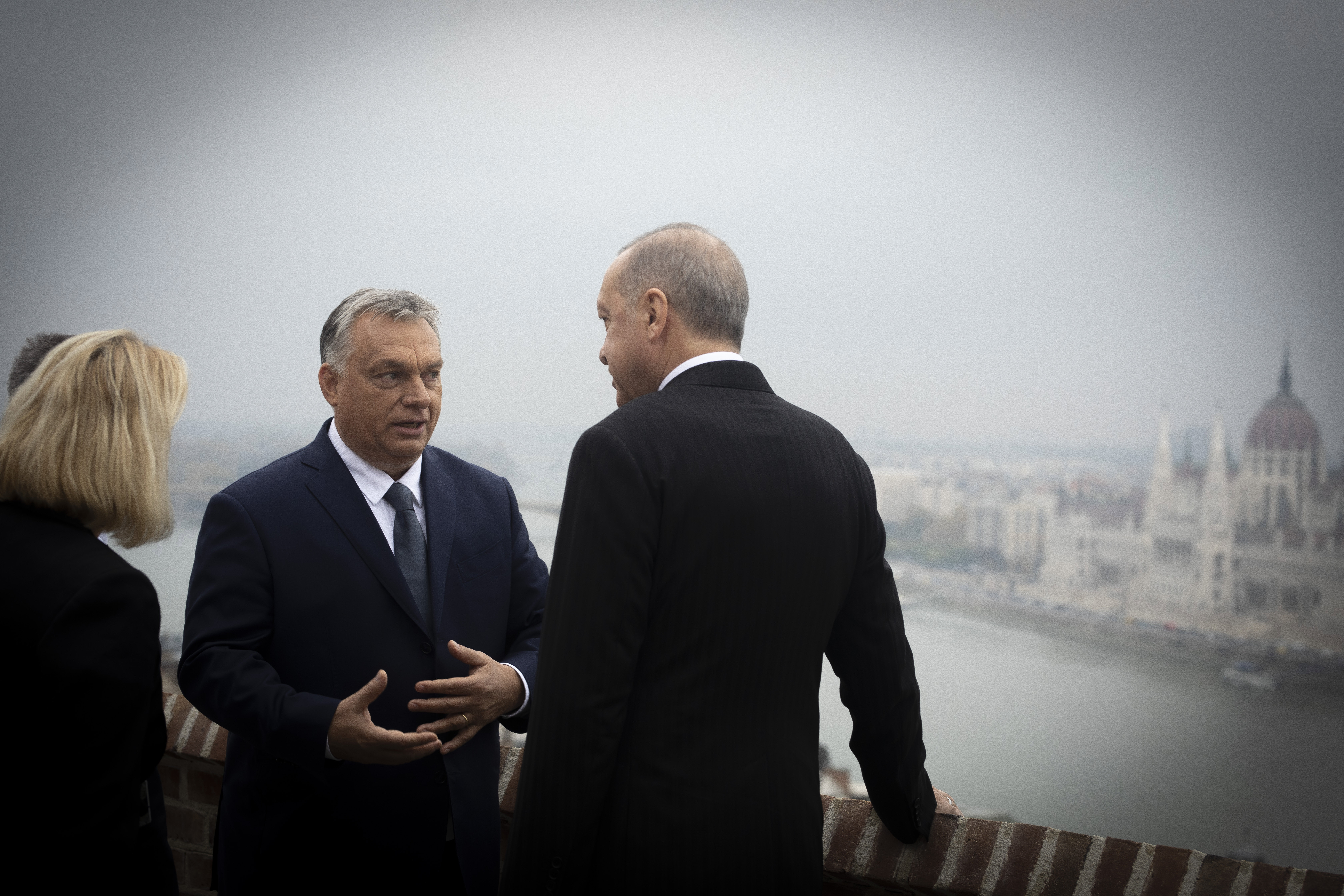 Erdogan elnök meghívta Orbán miniszterelnököt a szombati beiktatási ünnepségére, amit emez köszönettel elfogadott