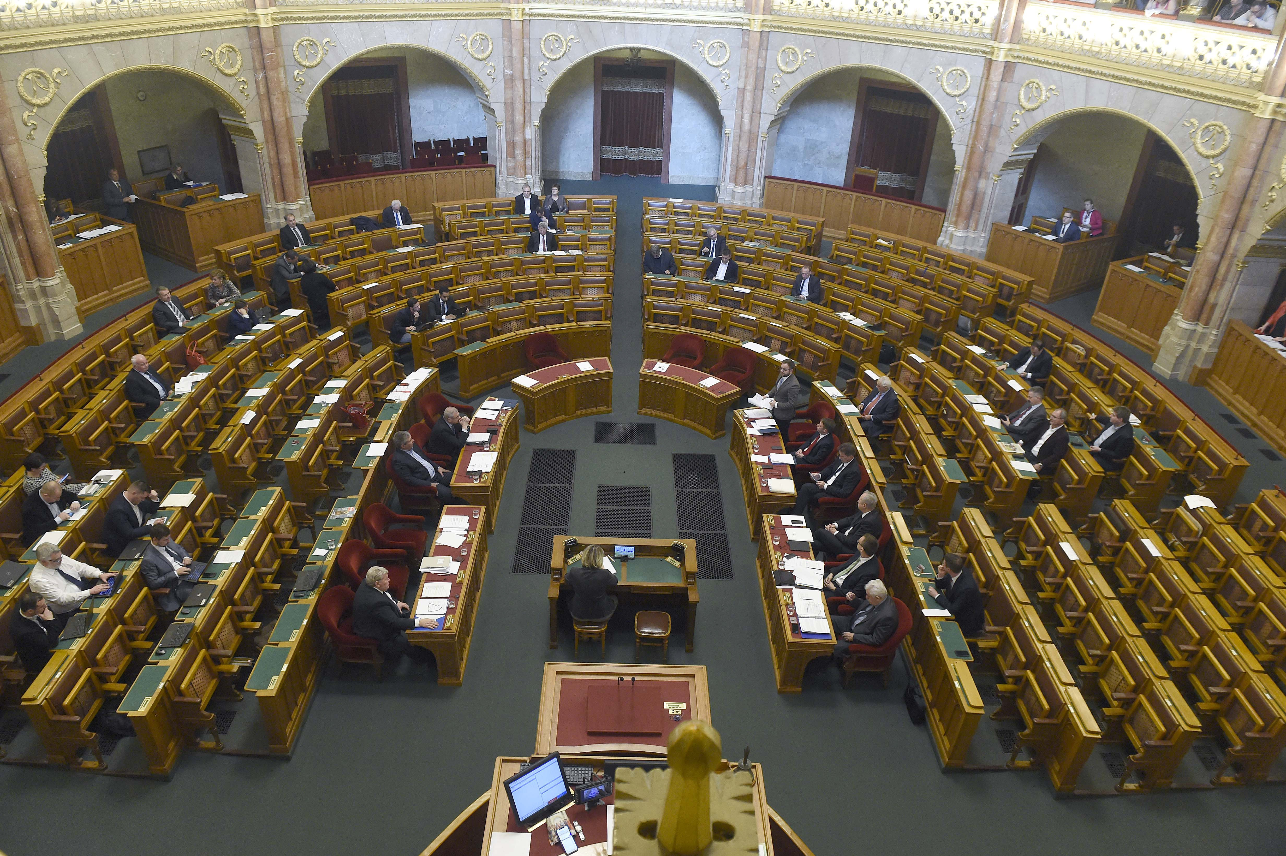 HVG: A Fidesz-KDNP bojkottálja az ukrajnai háború miatti rendkívüli ülést