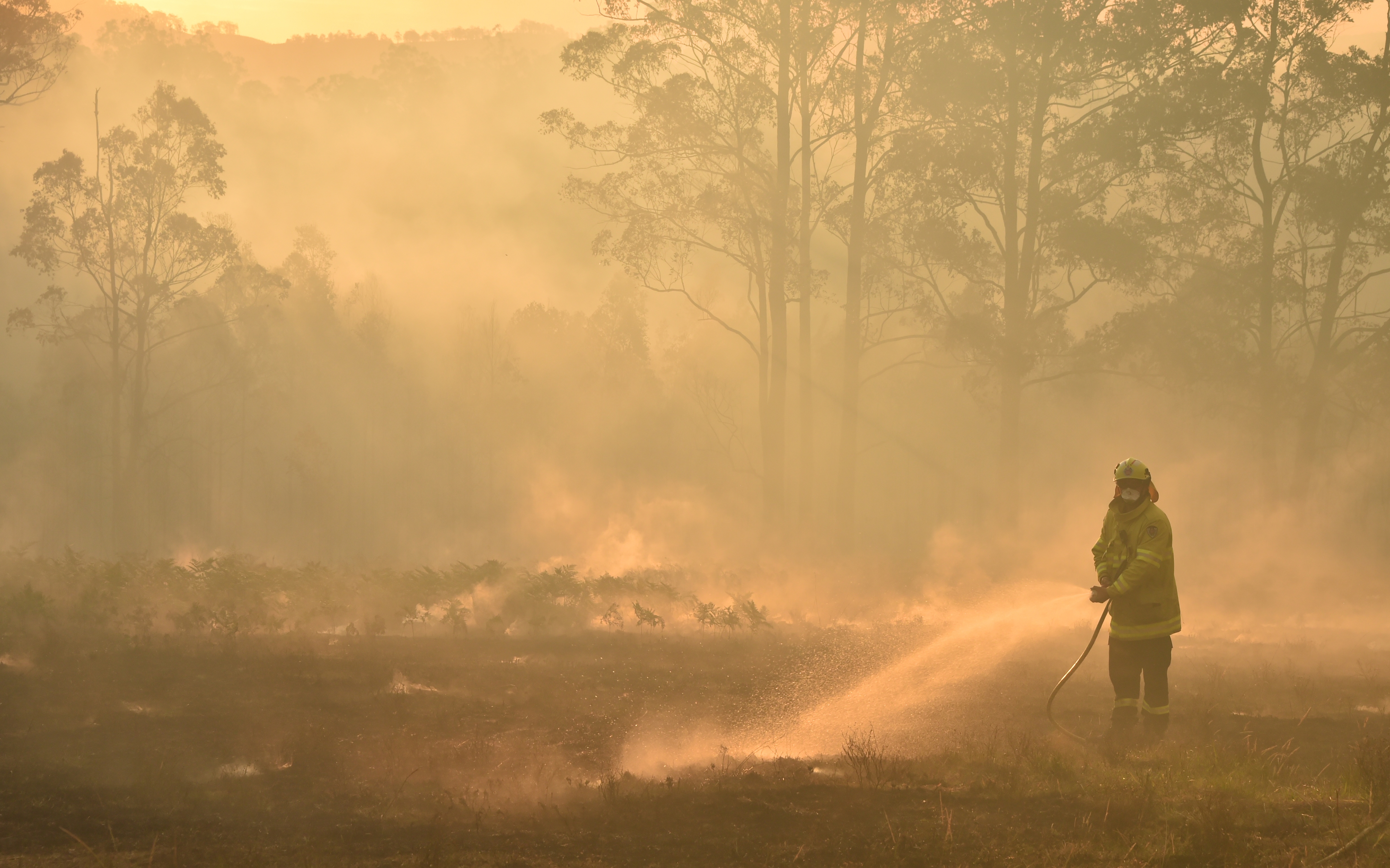 Még mindig 150 helyen lángol az ausztrál bozót
