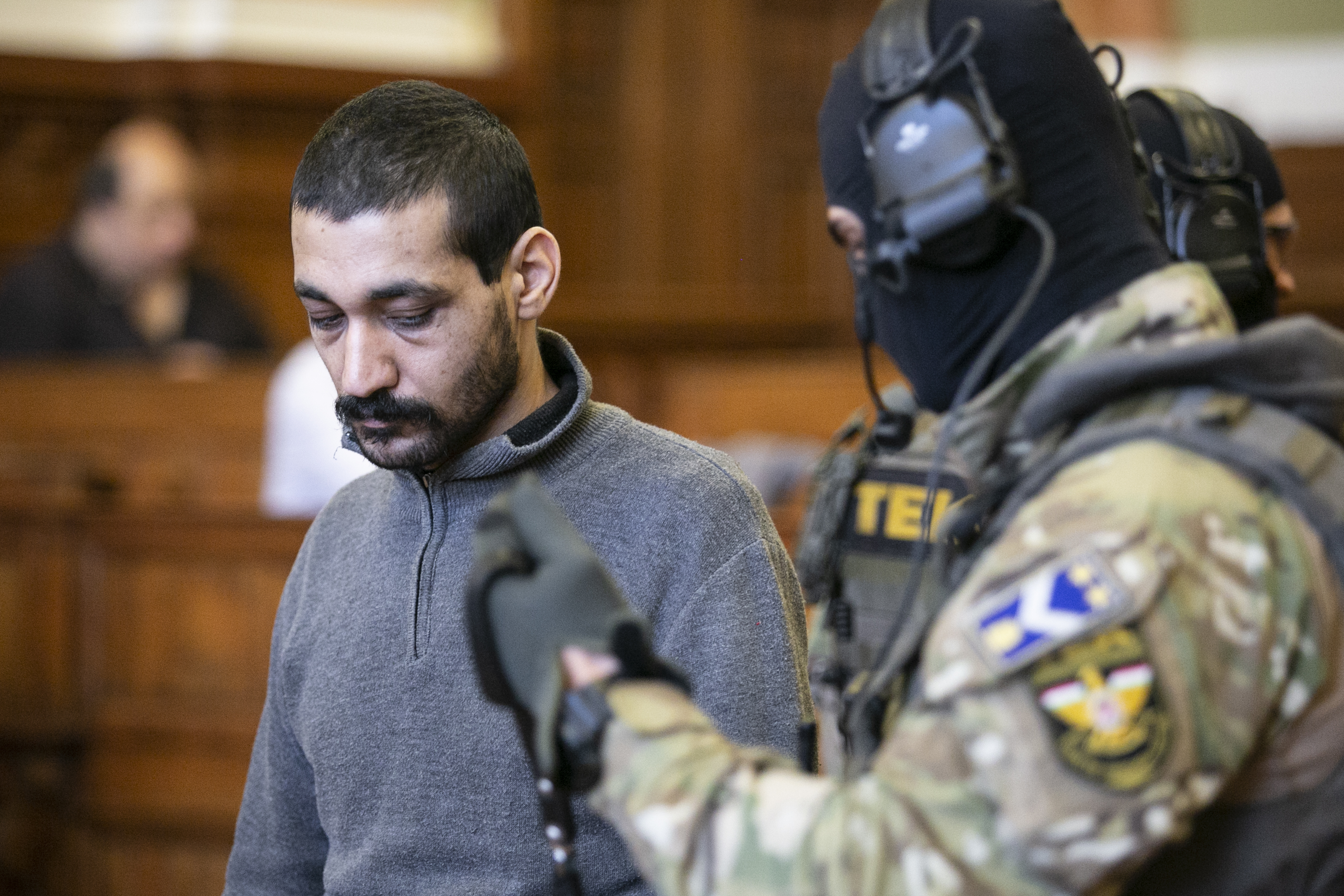Könyörgött a bírónak az ISIS-tagsággal vádolt férfi, hogy ne végezzék ki