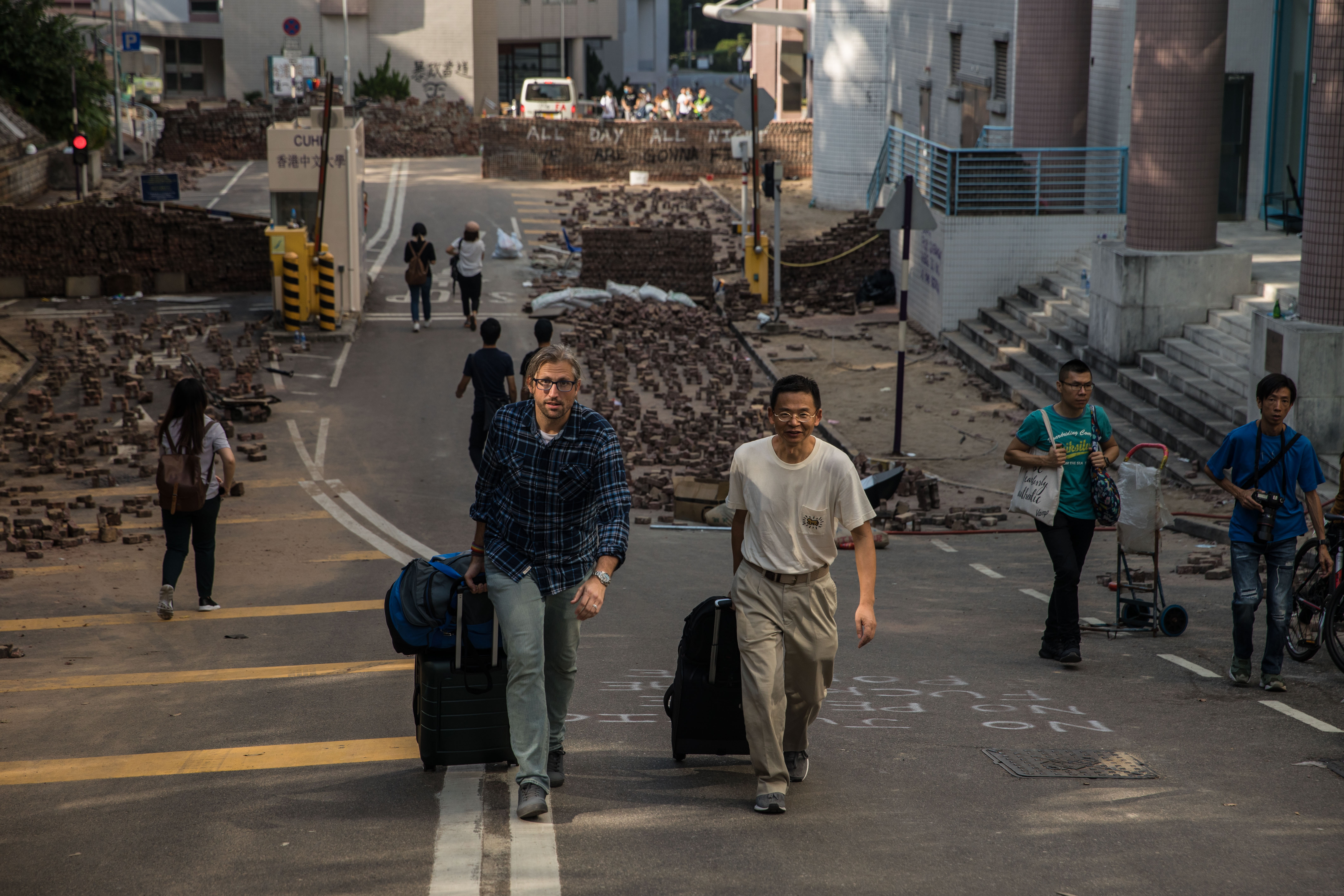 Sokan - főleg kínaiak és koreaiak - inkább elhagyják a várost.