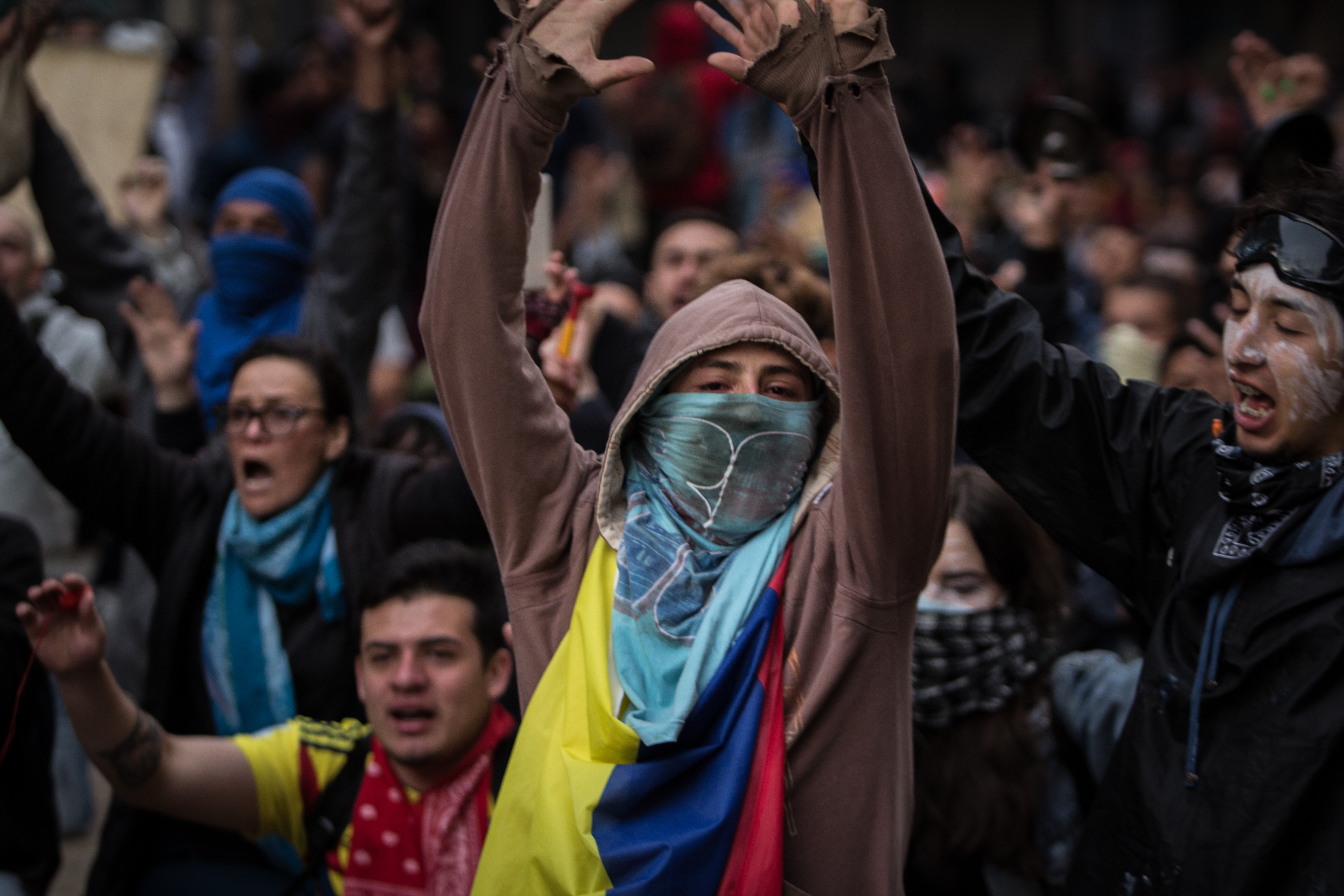 Eldurvult a kormányellenes tüntetés Bogotában, három rendőr meghalt