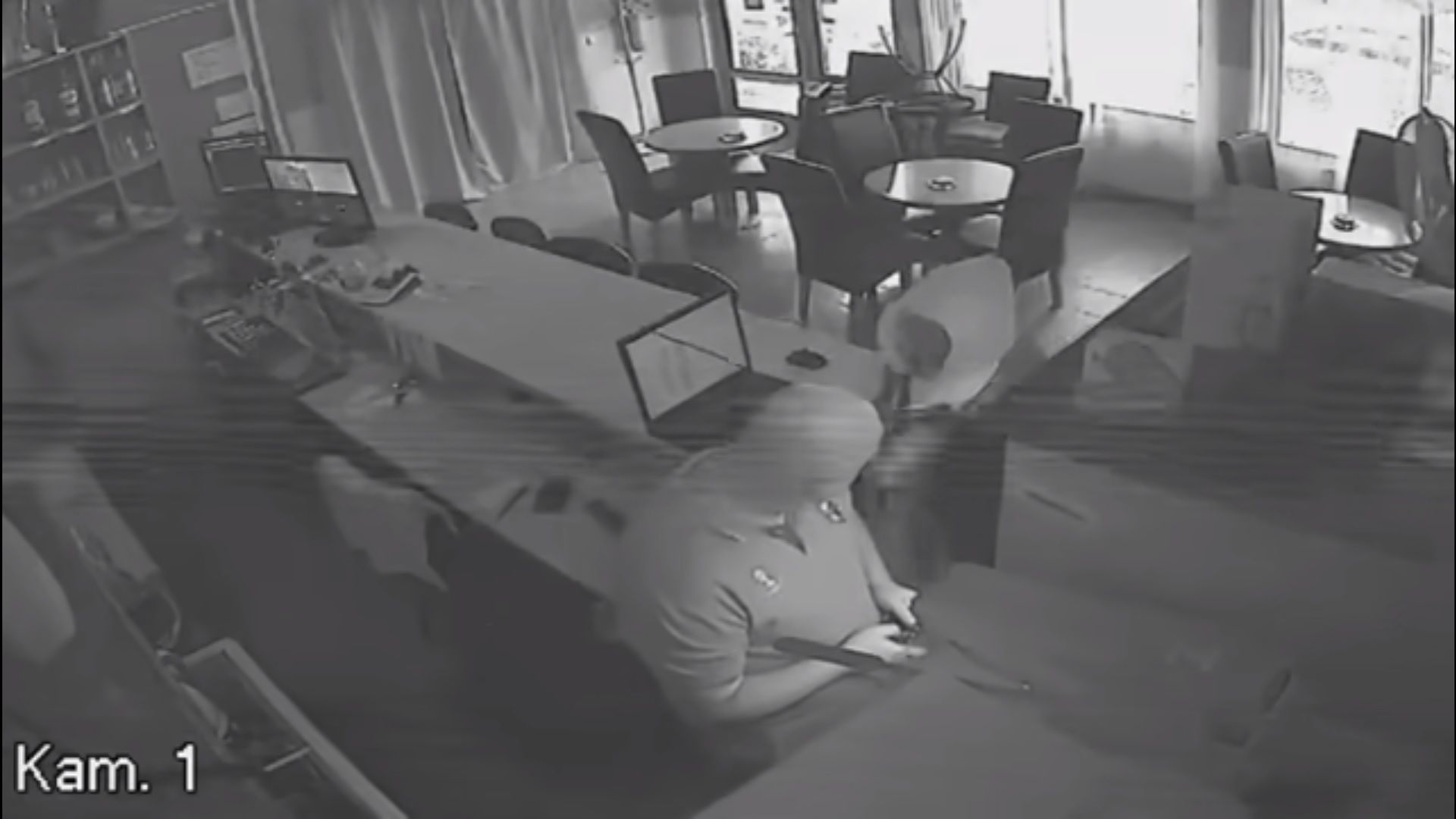 Egy maszkos férfi megpróbált kirabolni egy felvidéki kávézót, másodperceken belül menekülnie kellett