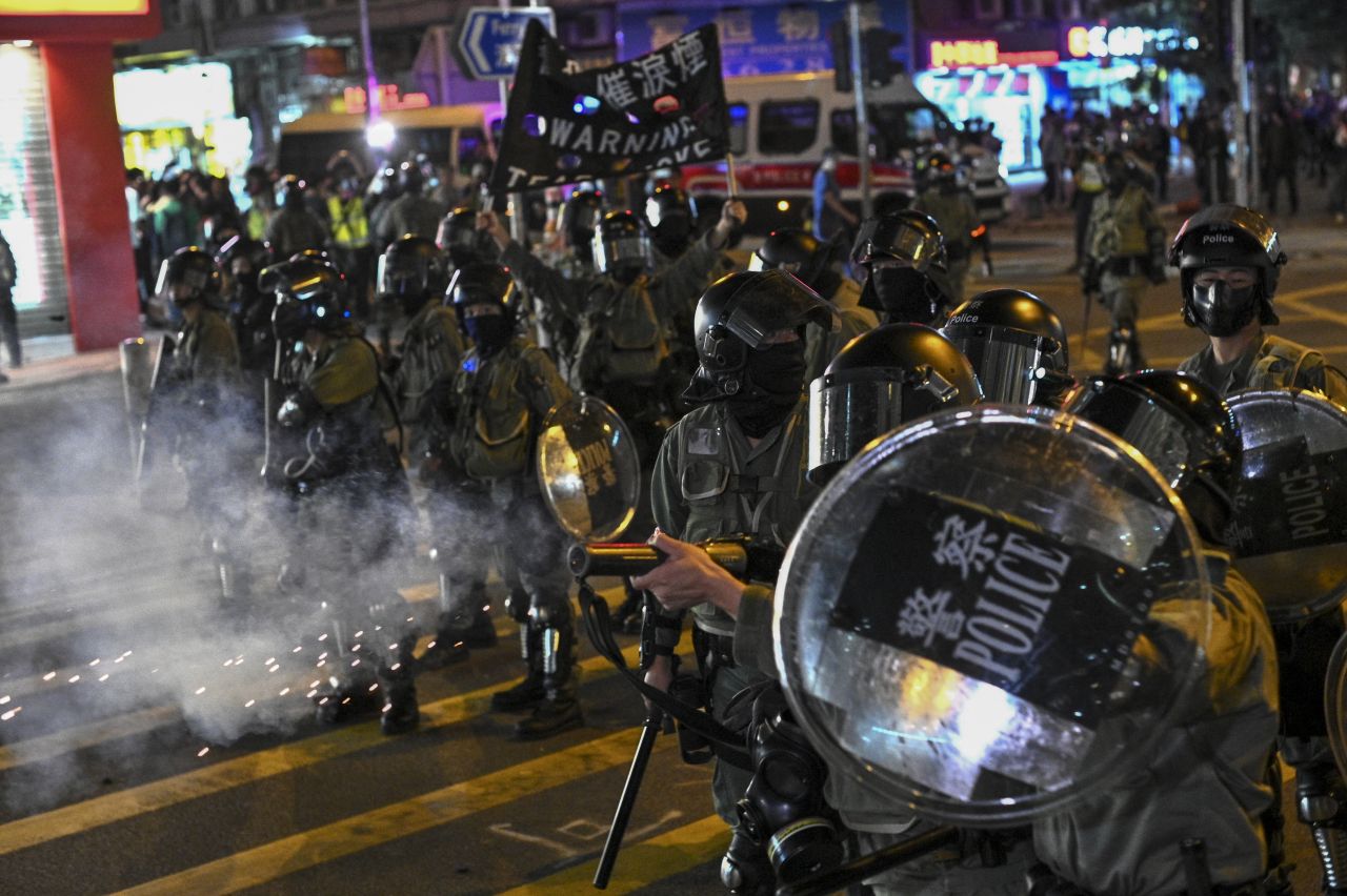 Korunk forradalma, skandálta több ezer hongkongi vasárnap
