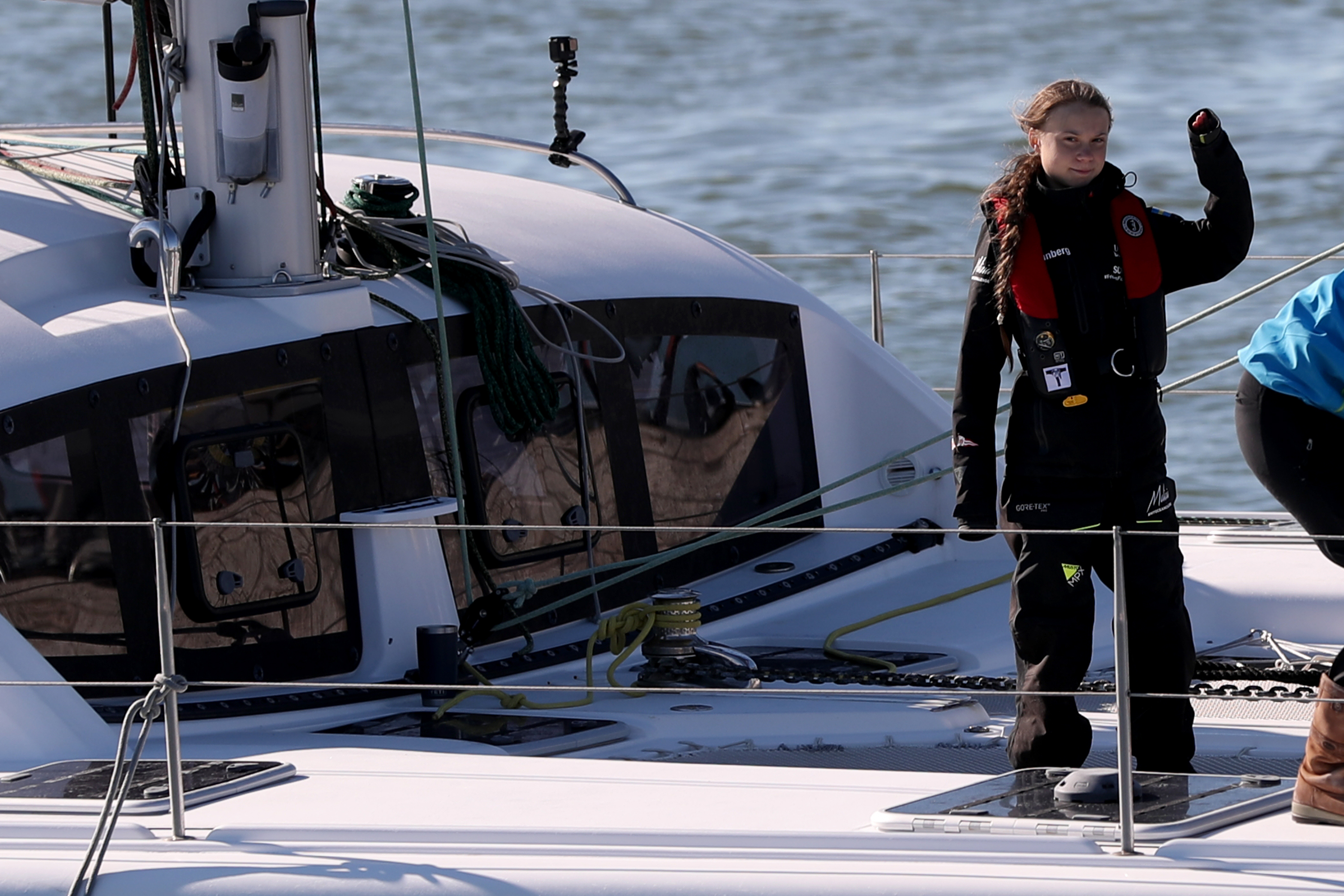 Kikötött Greta Thunberg hajója Lisszabonban a háromhetes zöld óceántúra után