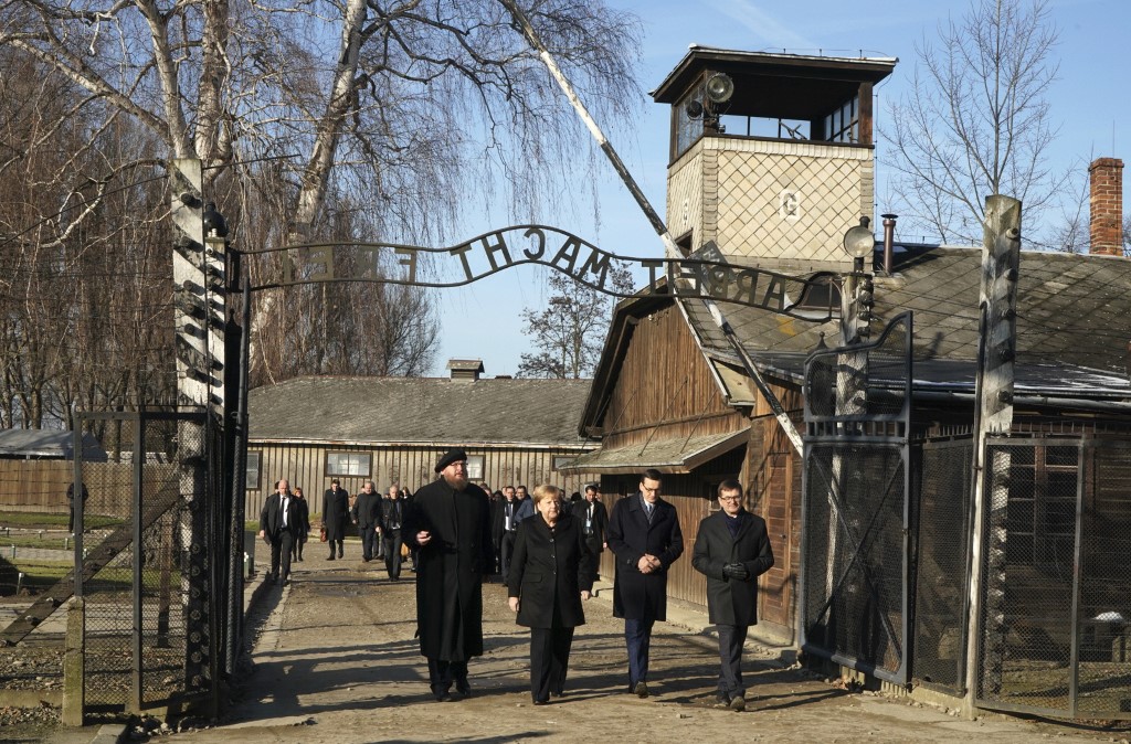 Angela Merkel Auschwitzba látogatott