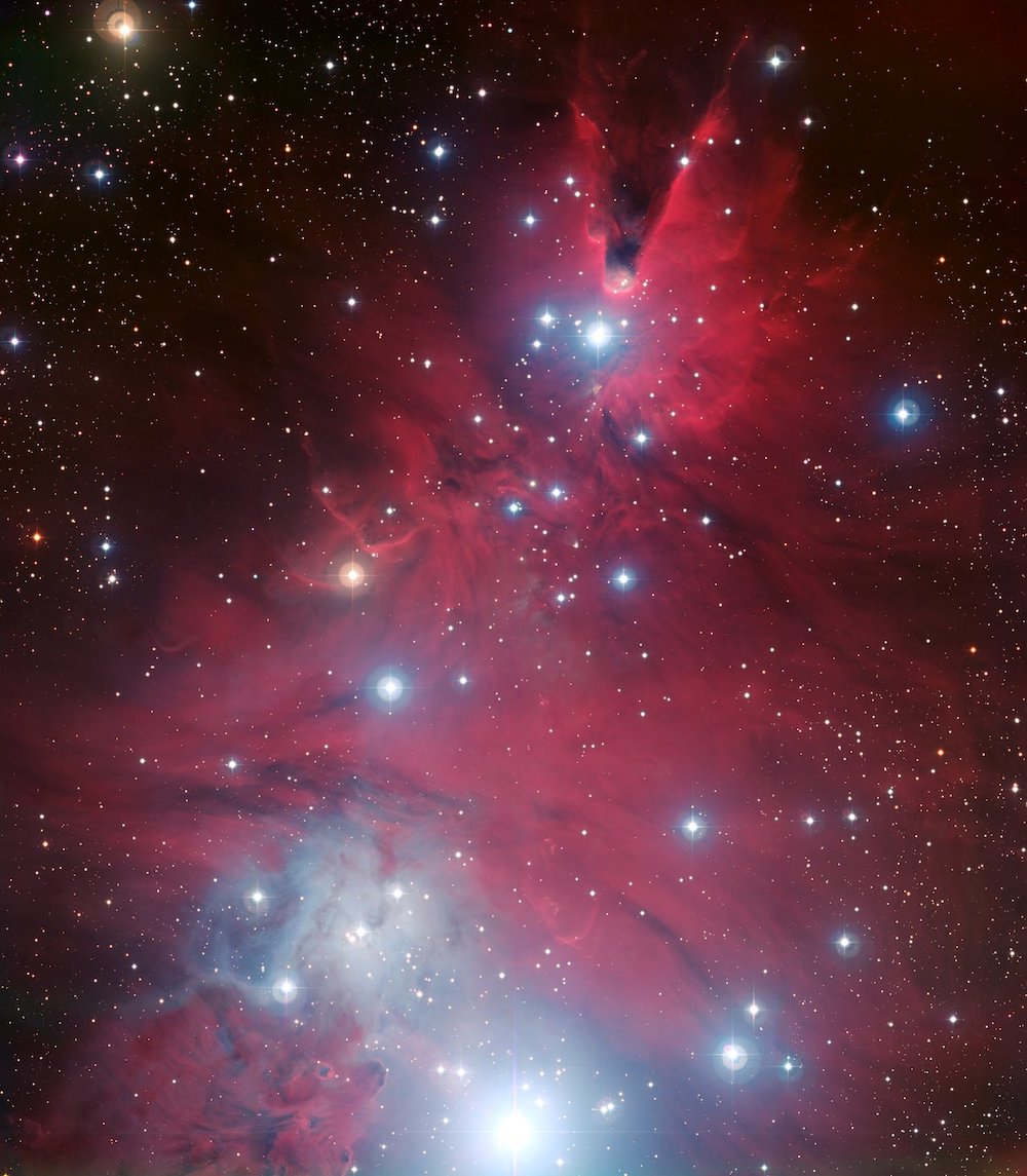 Az NGC 2264, és benne Karácsonyfa-halmaz, az ESO 2.2 m-es távcsövével, Chiléből.
