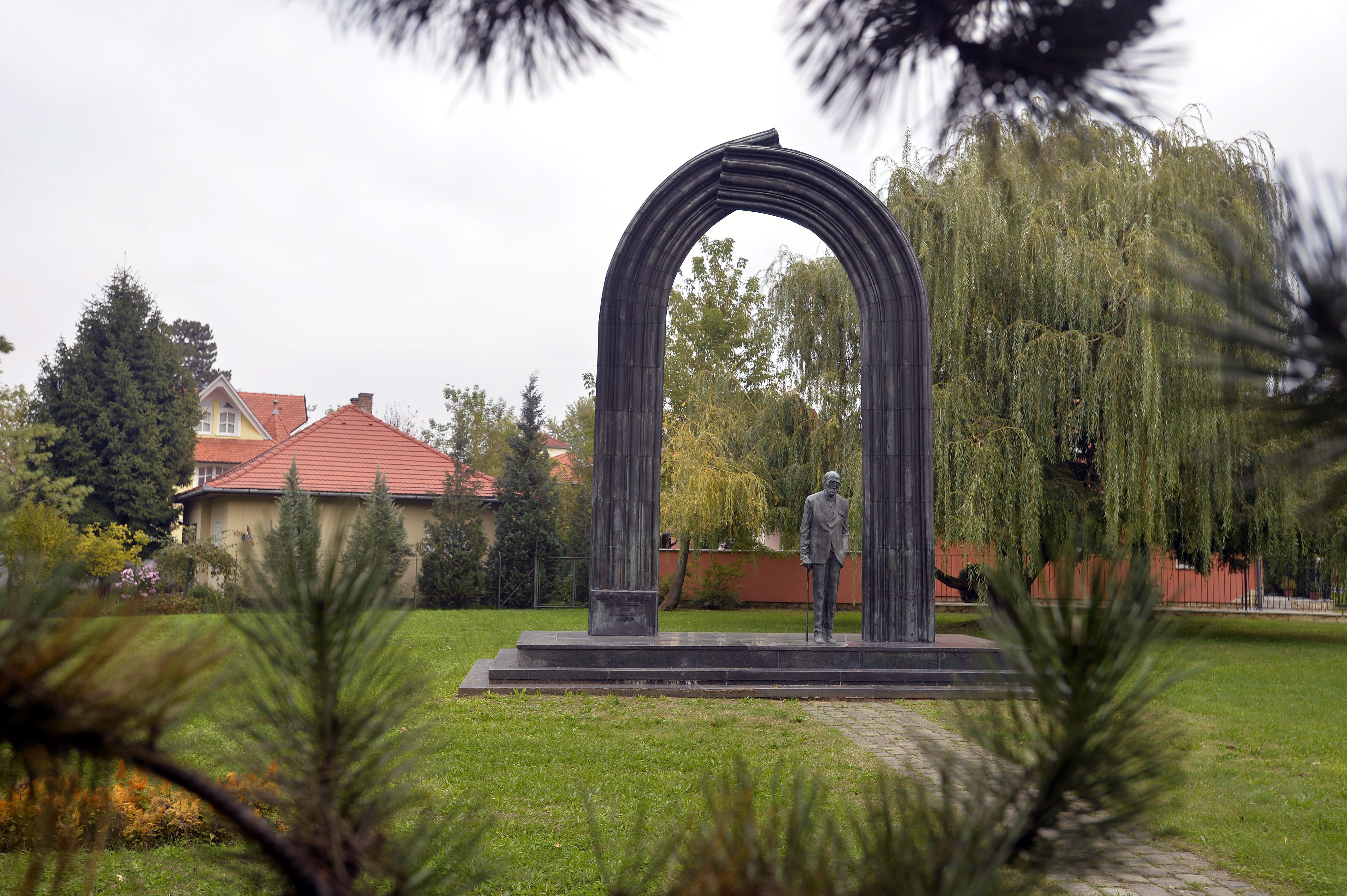 Elhunyt Varga Imre, a 20. század tán legjelentősebb magyar szobrásza