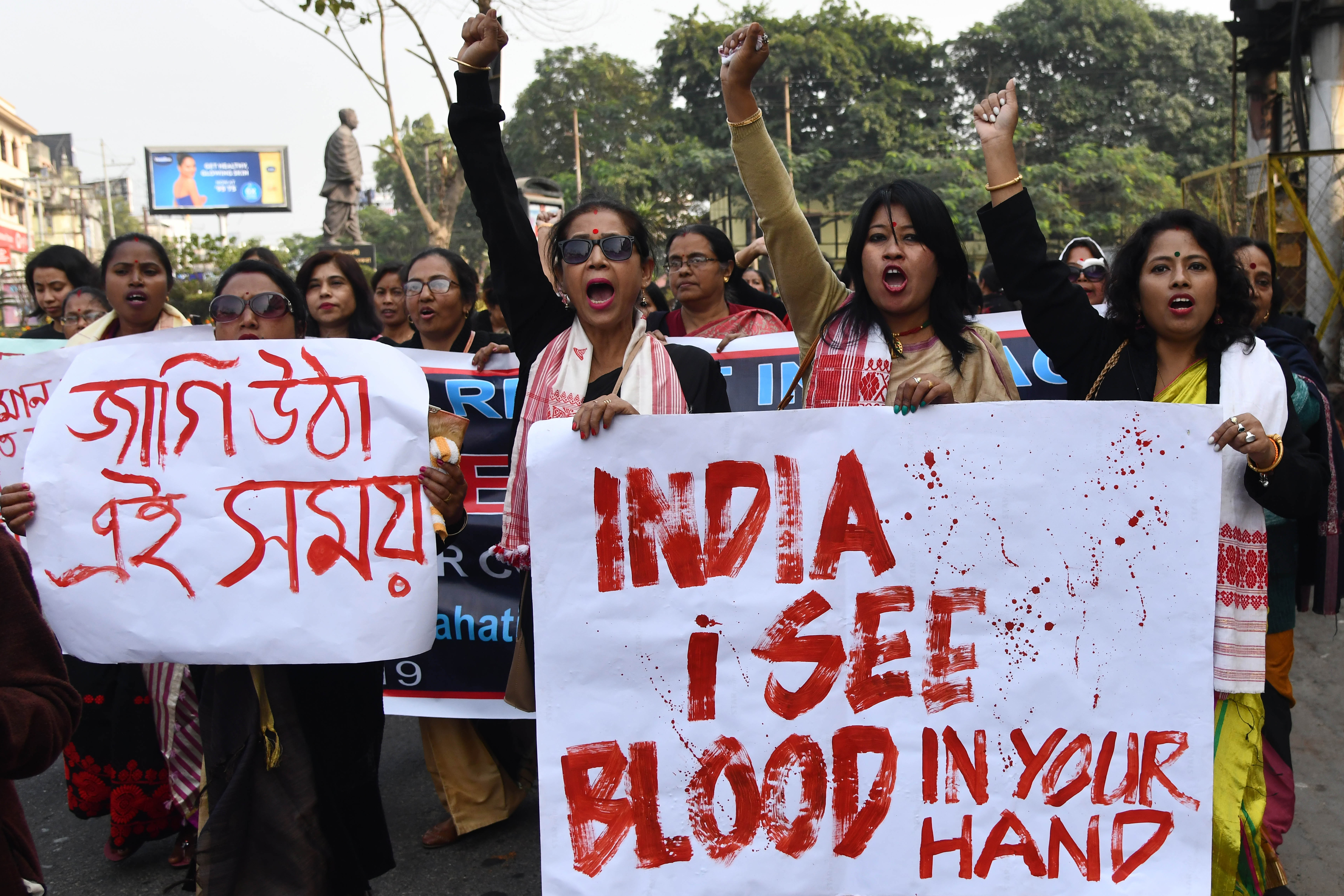 Már 21 halálos áldozata van az indiai tüntetéseknek