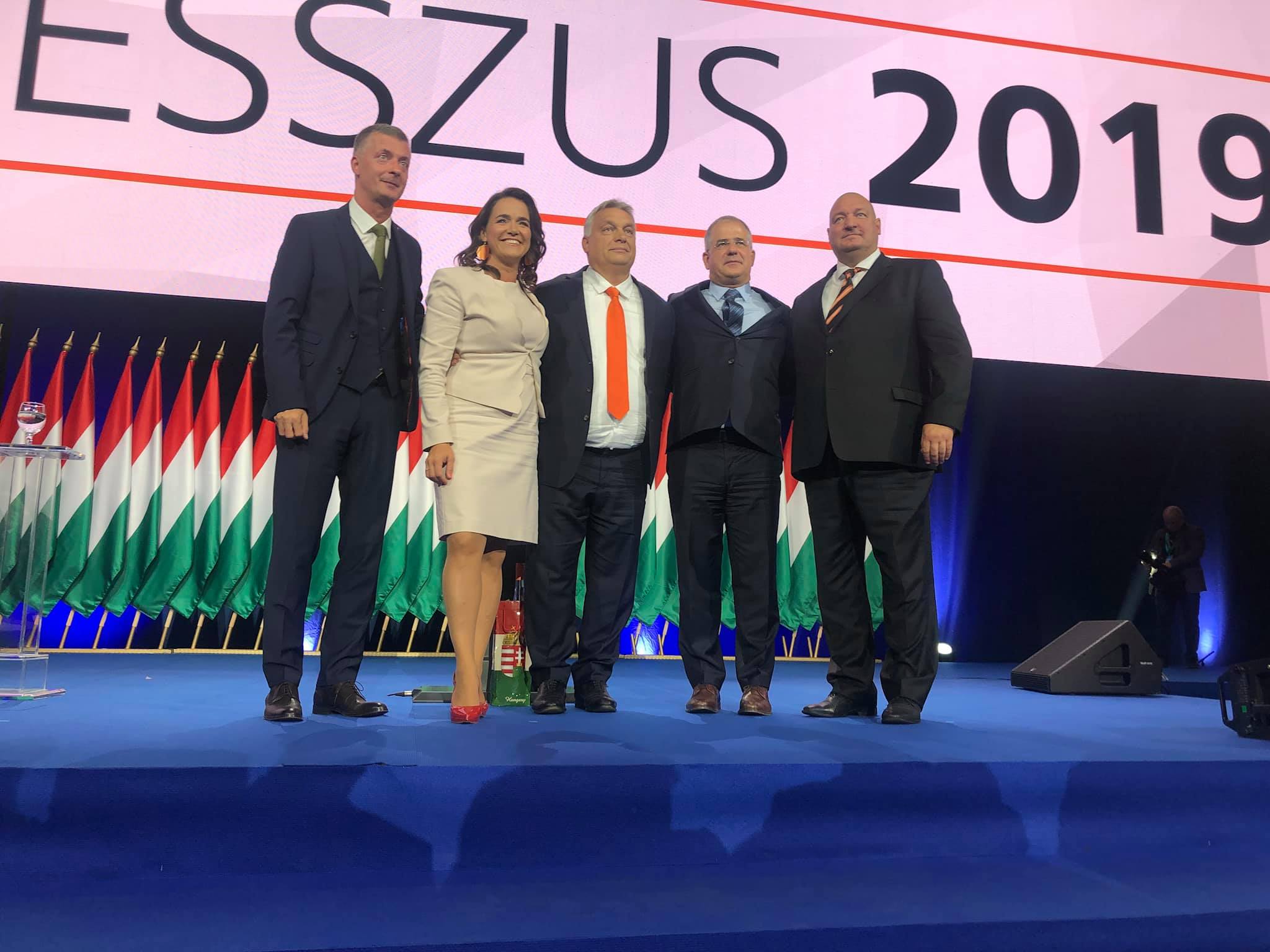 Závecz: csökken a Fidesz tábora, de ettől nem lett erősebb az ellenzék