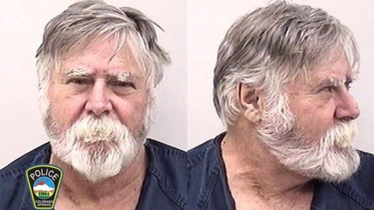 "Boldog karácsonyt" - kiabálta a fehér szakállú bankrabló, miután szétszórta a lopott pénzt