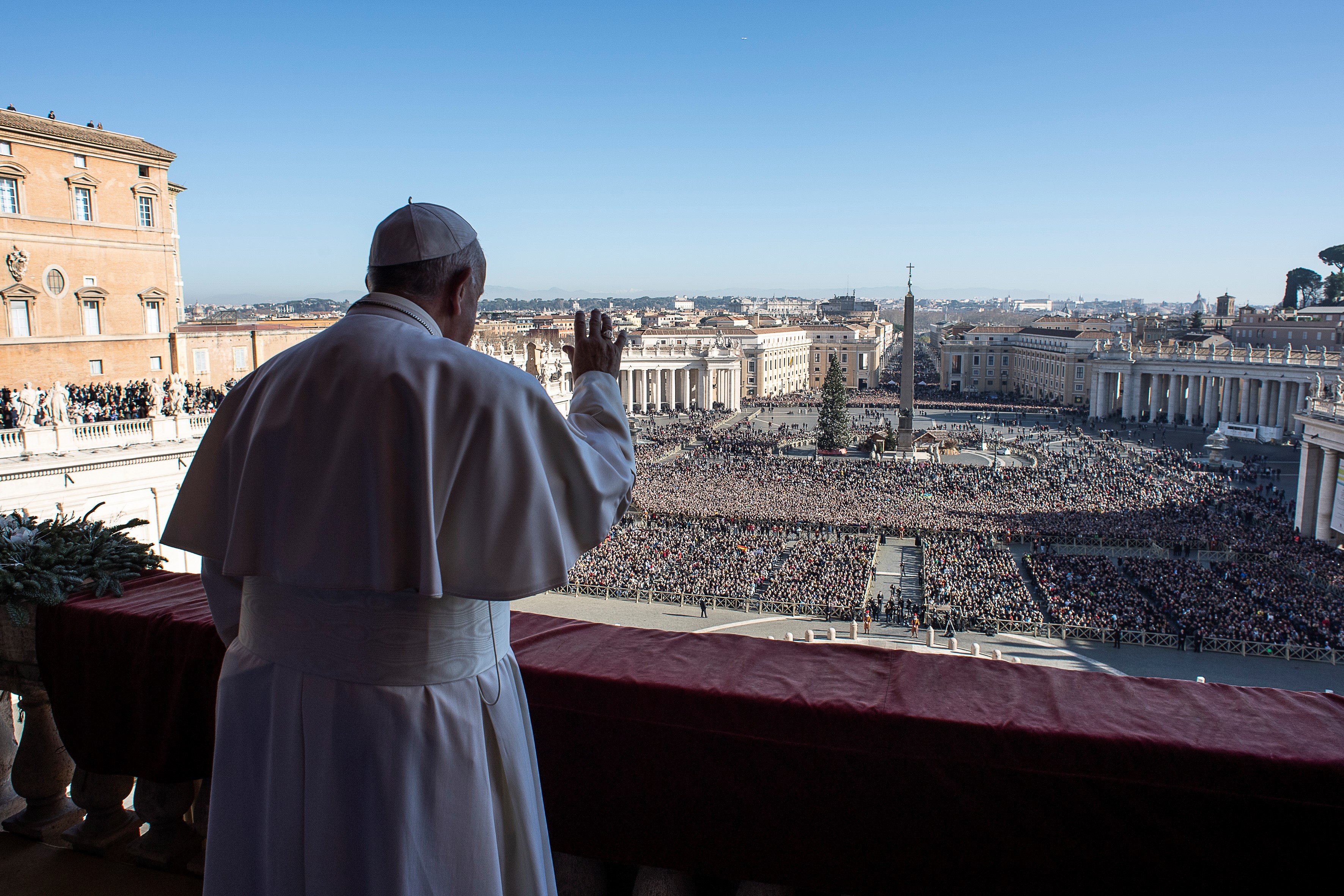 A pápa védelmet és támaszt kért a menekülteknek