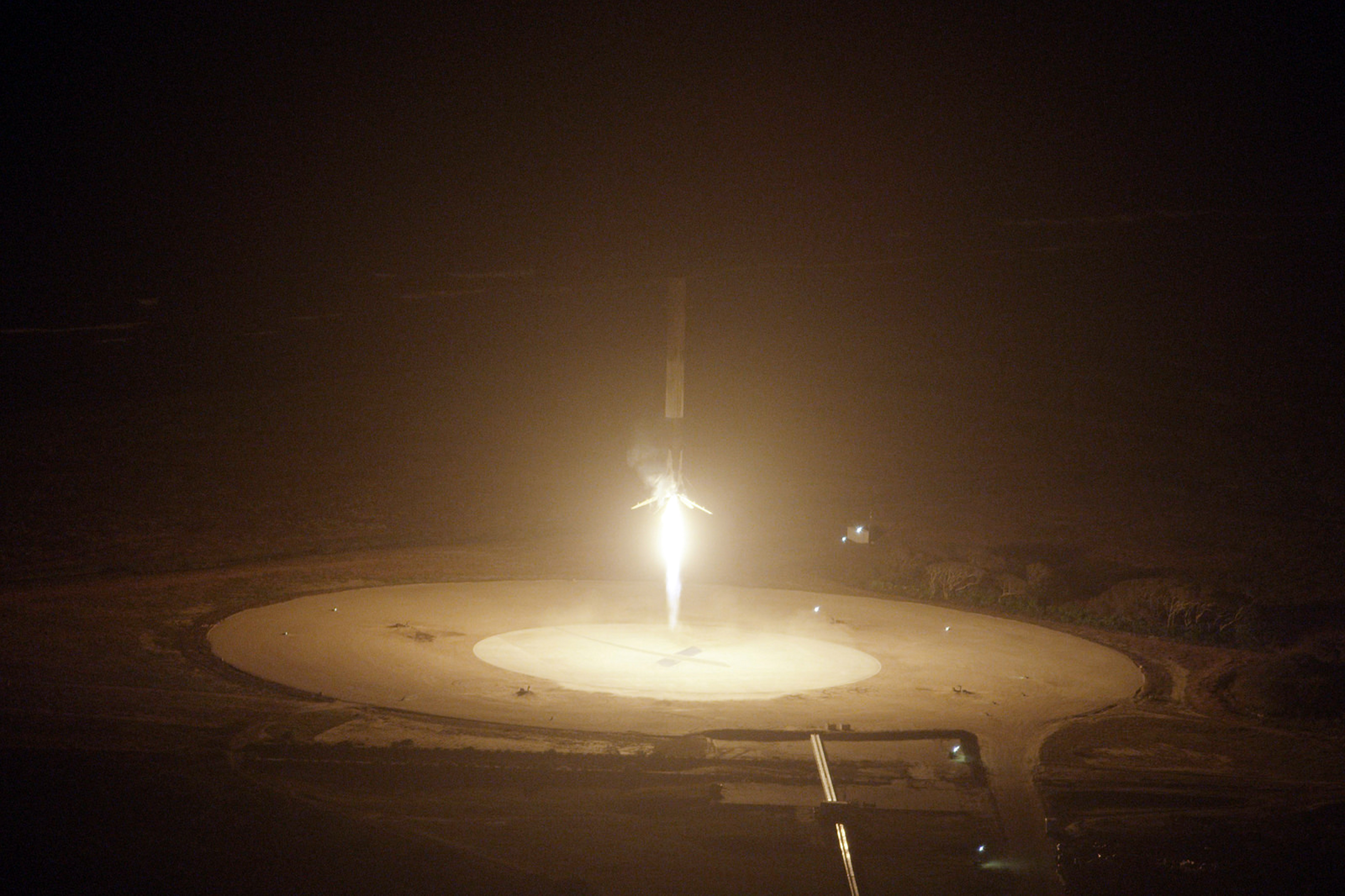 A Falcon 9 rakéta vertikális landolásában rengetegen kételkedtek, de 2015 decemberében sikeresen hajtották végre