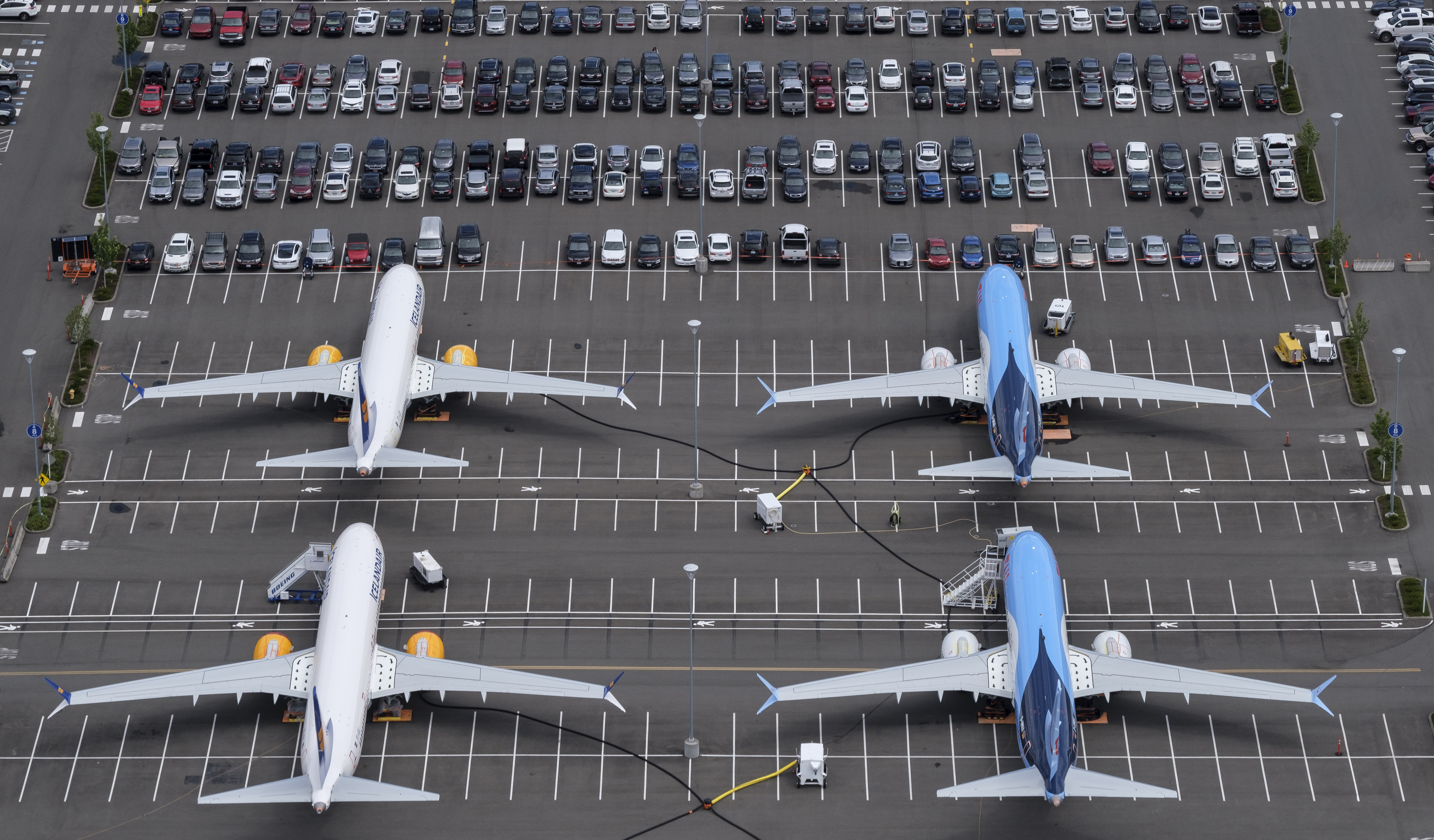 Boeing 737 MAX típusú repülőgépek a Boeing seattle-i gyárának dolgozói parkolójában