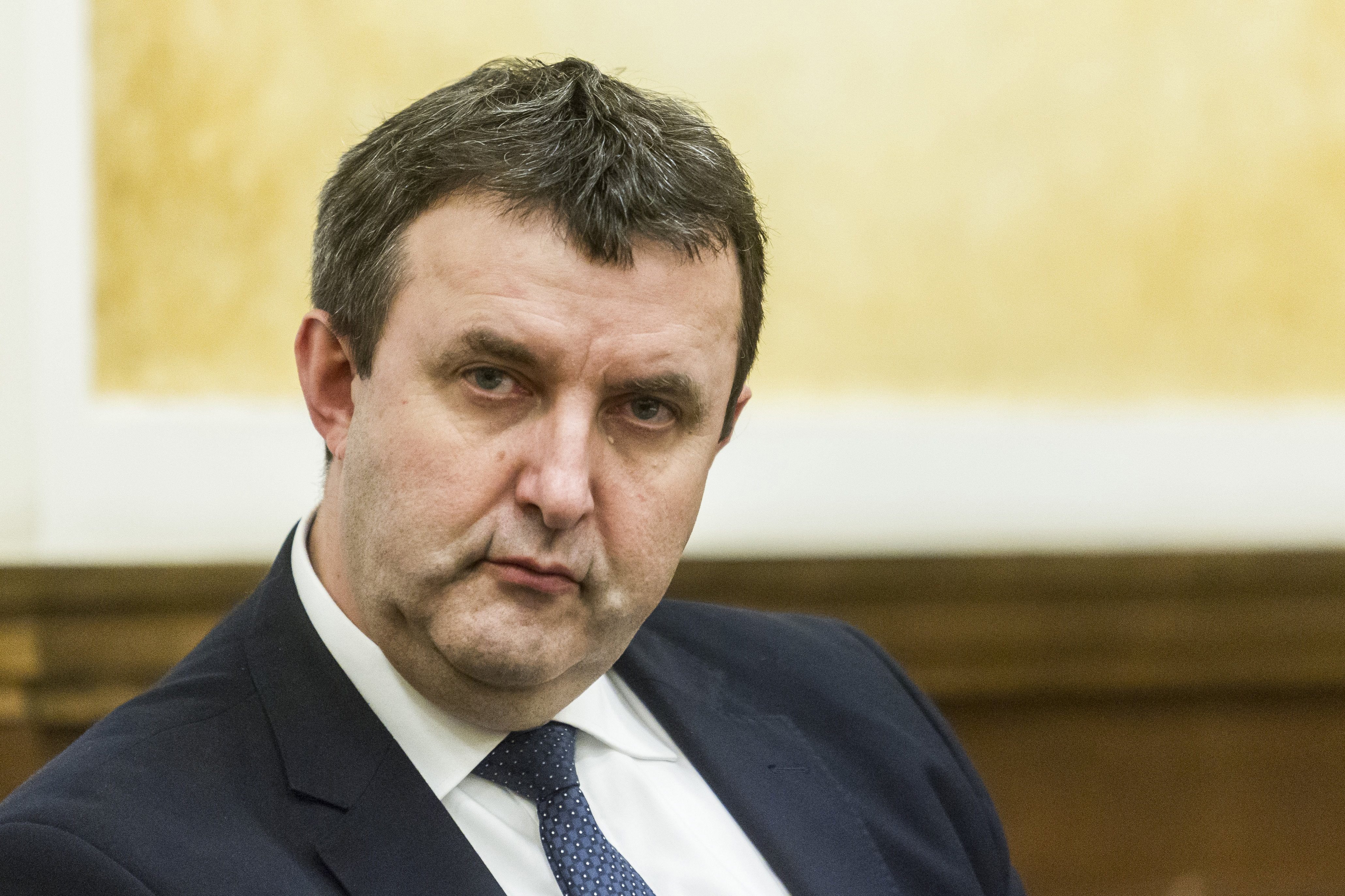 Palkovics minisztériuma 9,3 milliárd forintért kap tanácsokat a Századvégtől