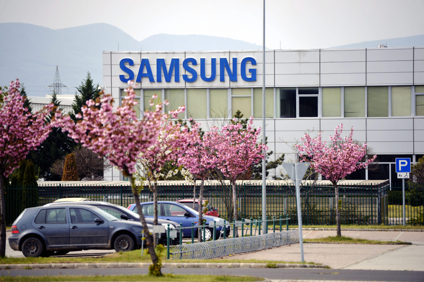 A Samsung bevezeti a hatnapos munkahetet Koreában, de csak a felső vezetőknek