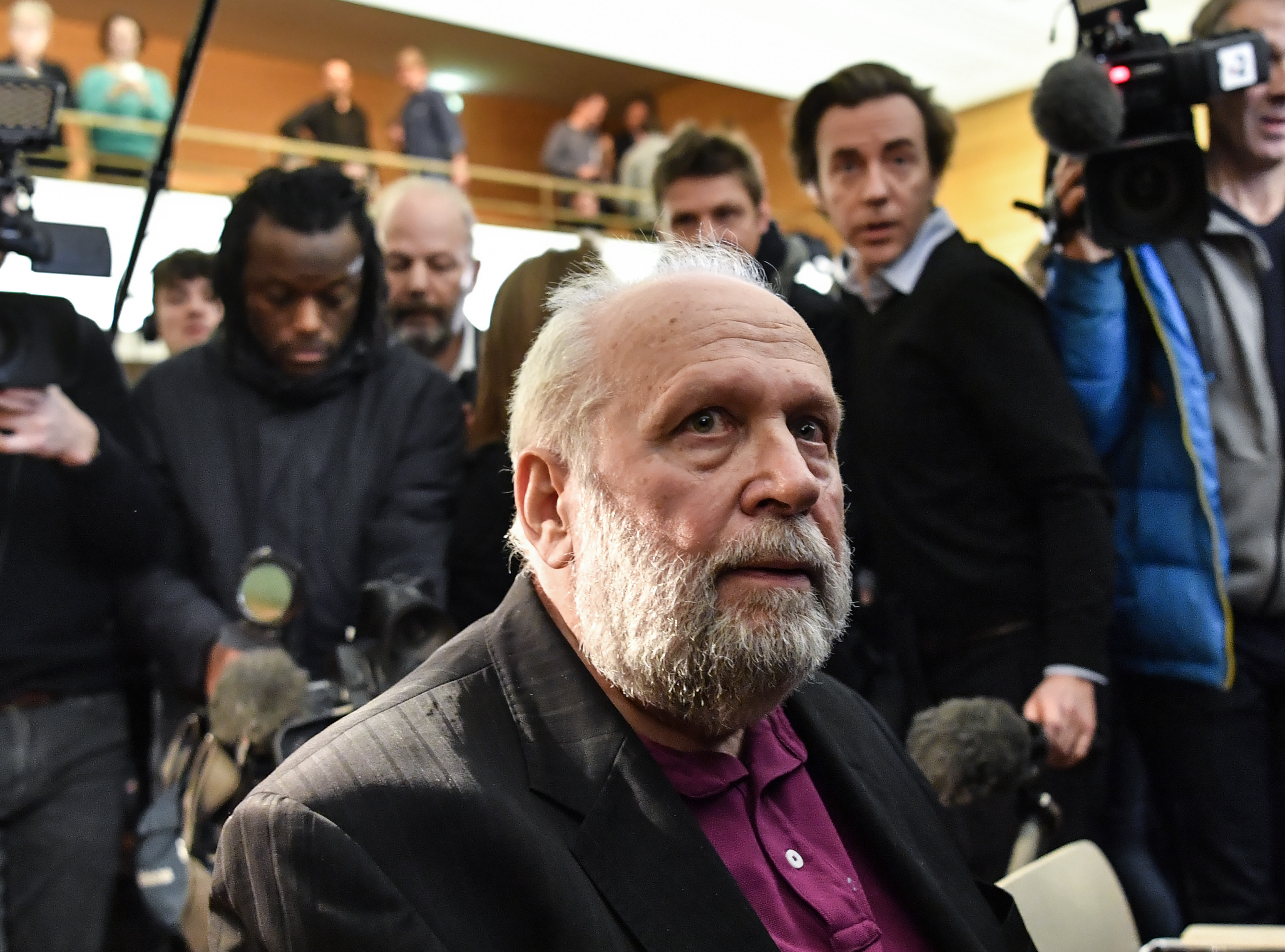 Nyolc év börtönt kért az ügyész a pedofil francia papnak