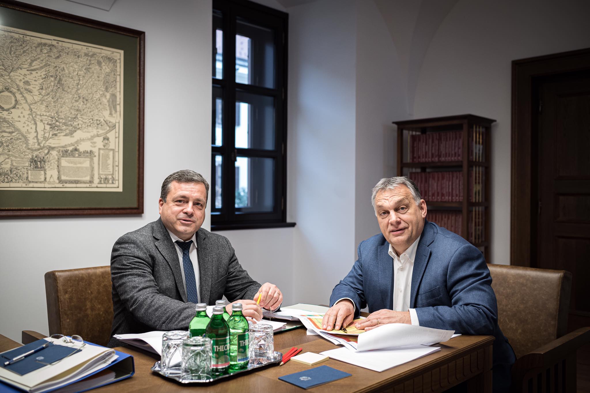 Bányai Gábor 2020 januárjában Orbán Viktor miniszterelnök dolgozószobájában tett látogatásán.
