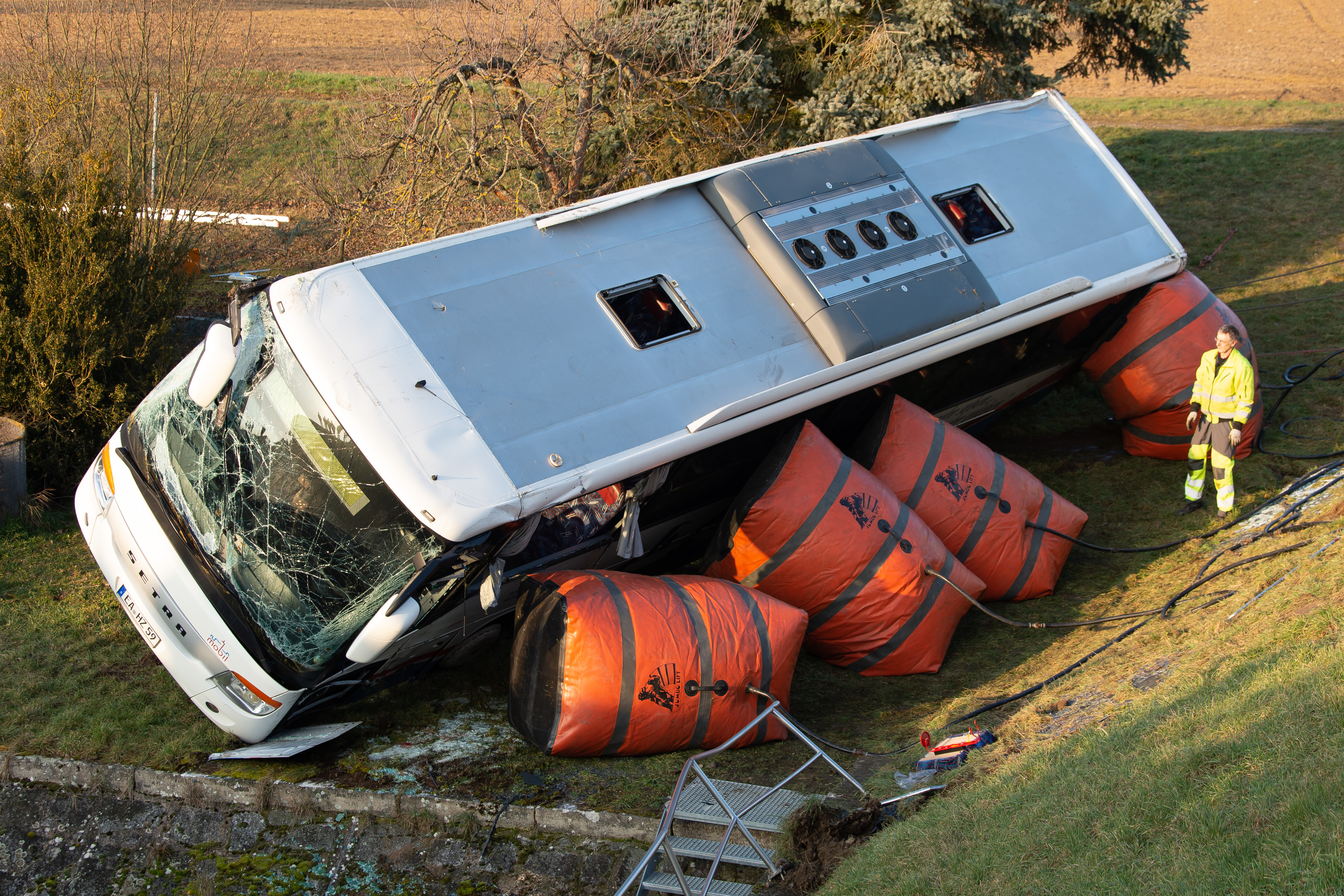 Egy nap alatt két iskolabusz-baleset történt Németországban