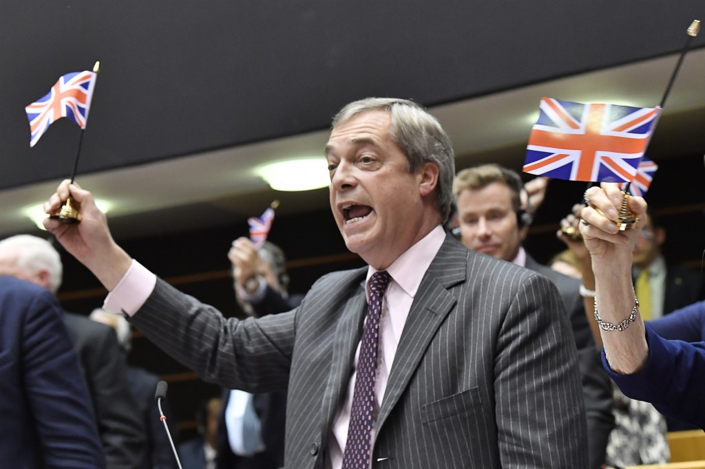 Lezárásellenessé alakítja át a Brexit pártot Nigel Farage