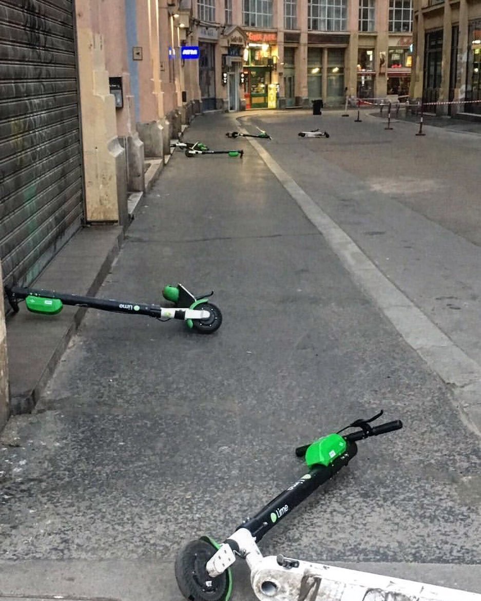 Terézvárosban engedélyhez kötik az elektromos rollerek parkoltatását