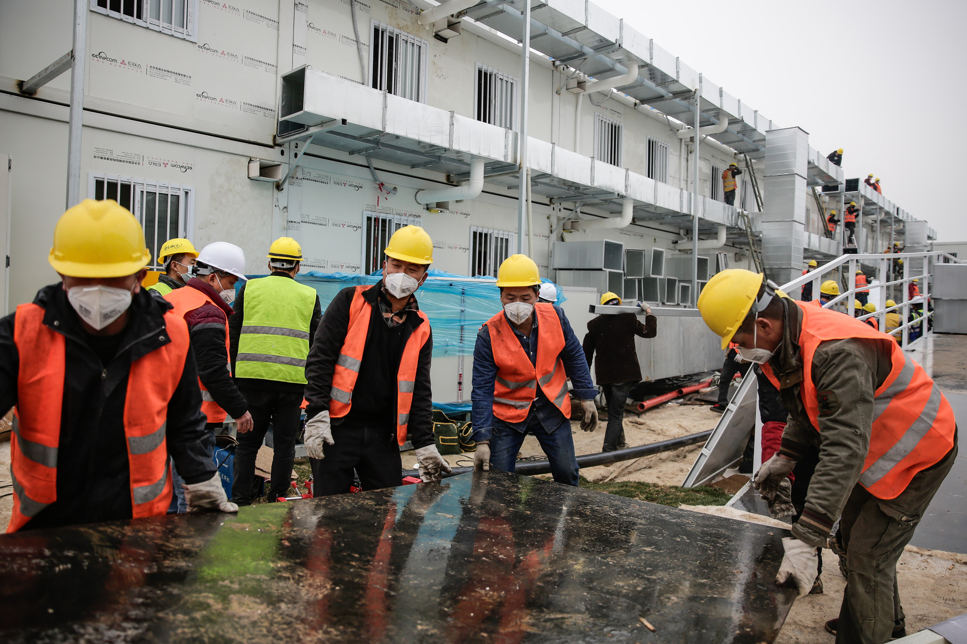 Tíz nap alatt épült fel az első 1000 férőhelyes szükségkórház a kínai Vuhanban