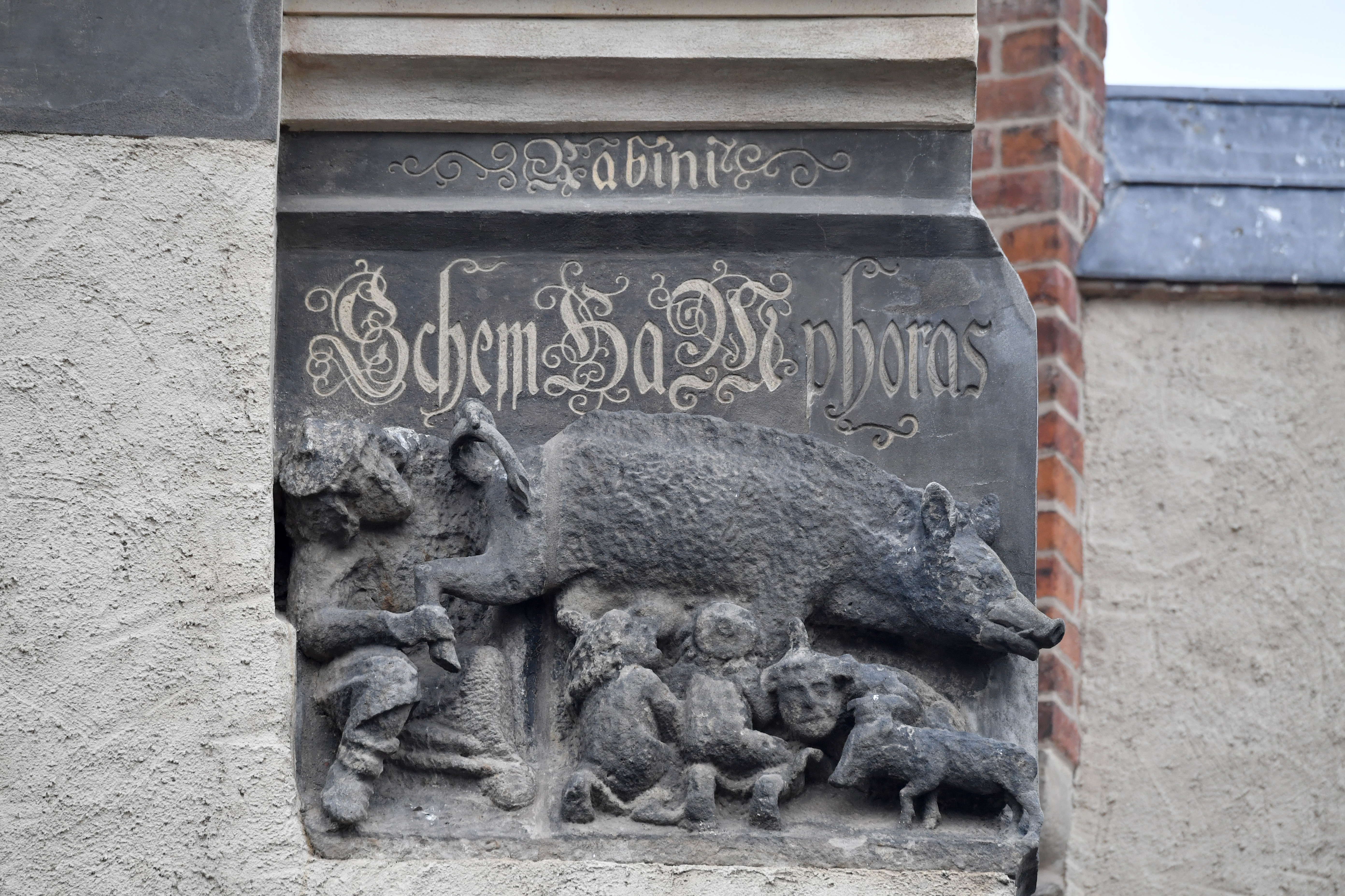 Nem kell leverni a wittenbergi Stadtkirche oldaláról a 13. századi antiszemita domborművet
