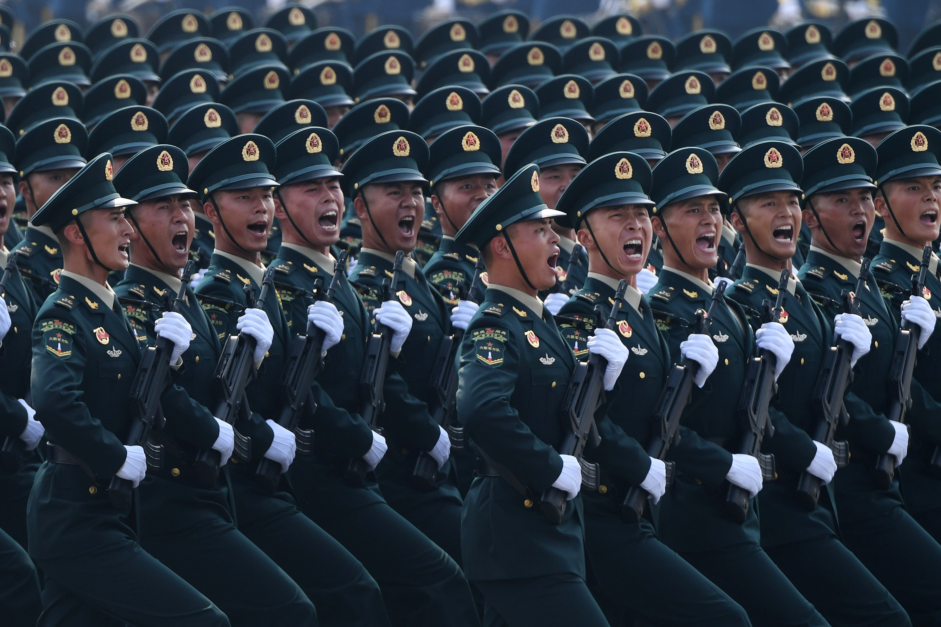 A kínai hadsereg négy tagját vádolják minden idők legnagyobb adatlopásával