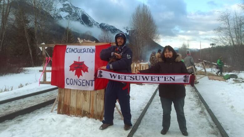 Országszerte megbénították a vasúti közlekedést Kanadában az indián területre tervezett gázvezeték elleni tiltakozások