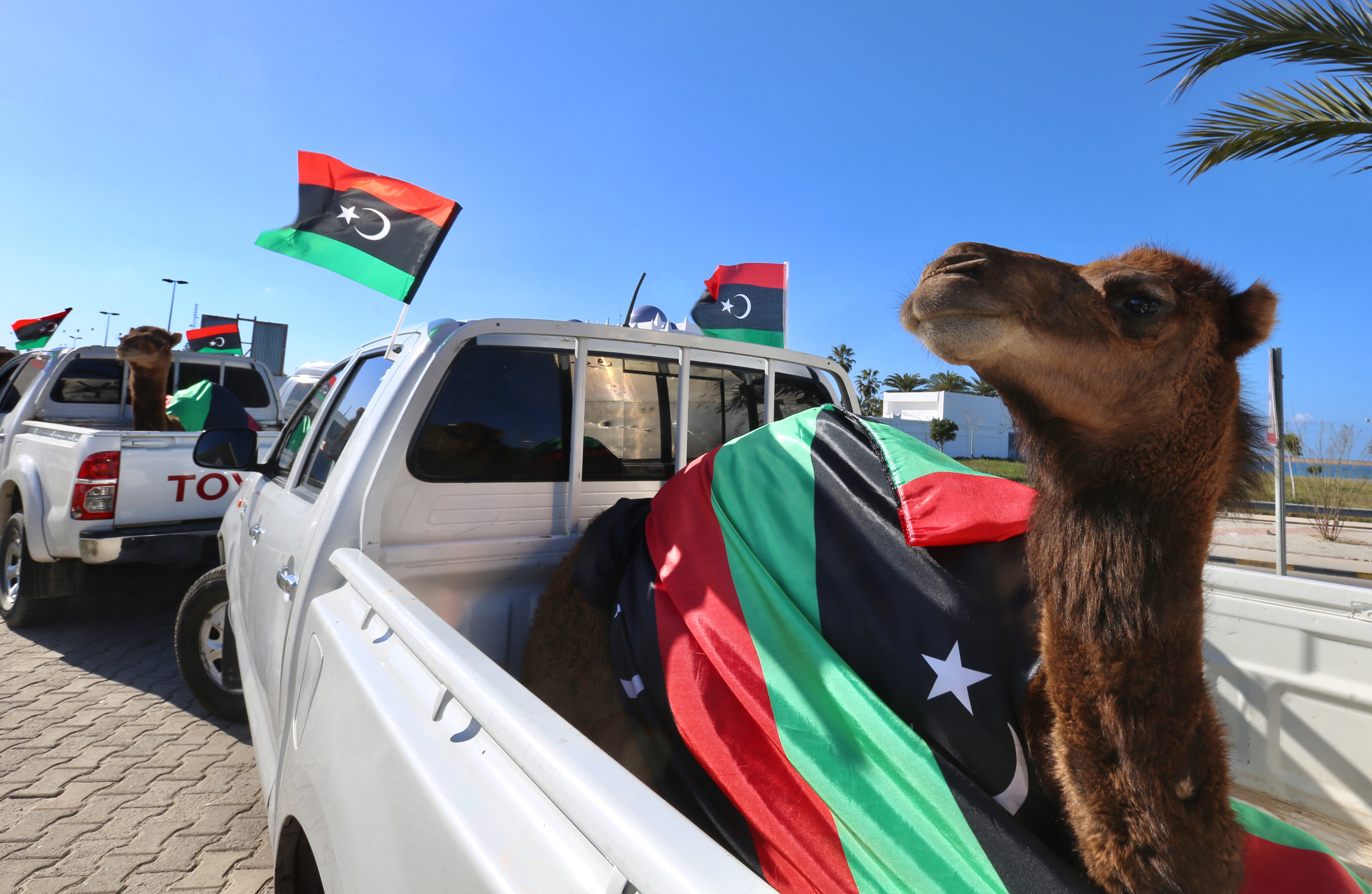 Új művelettel ellenőrzi az EU a Líbiába tartó fegyvercsempészek útvonalait