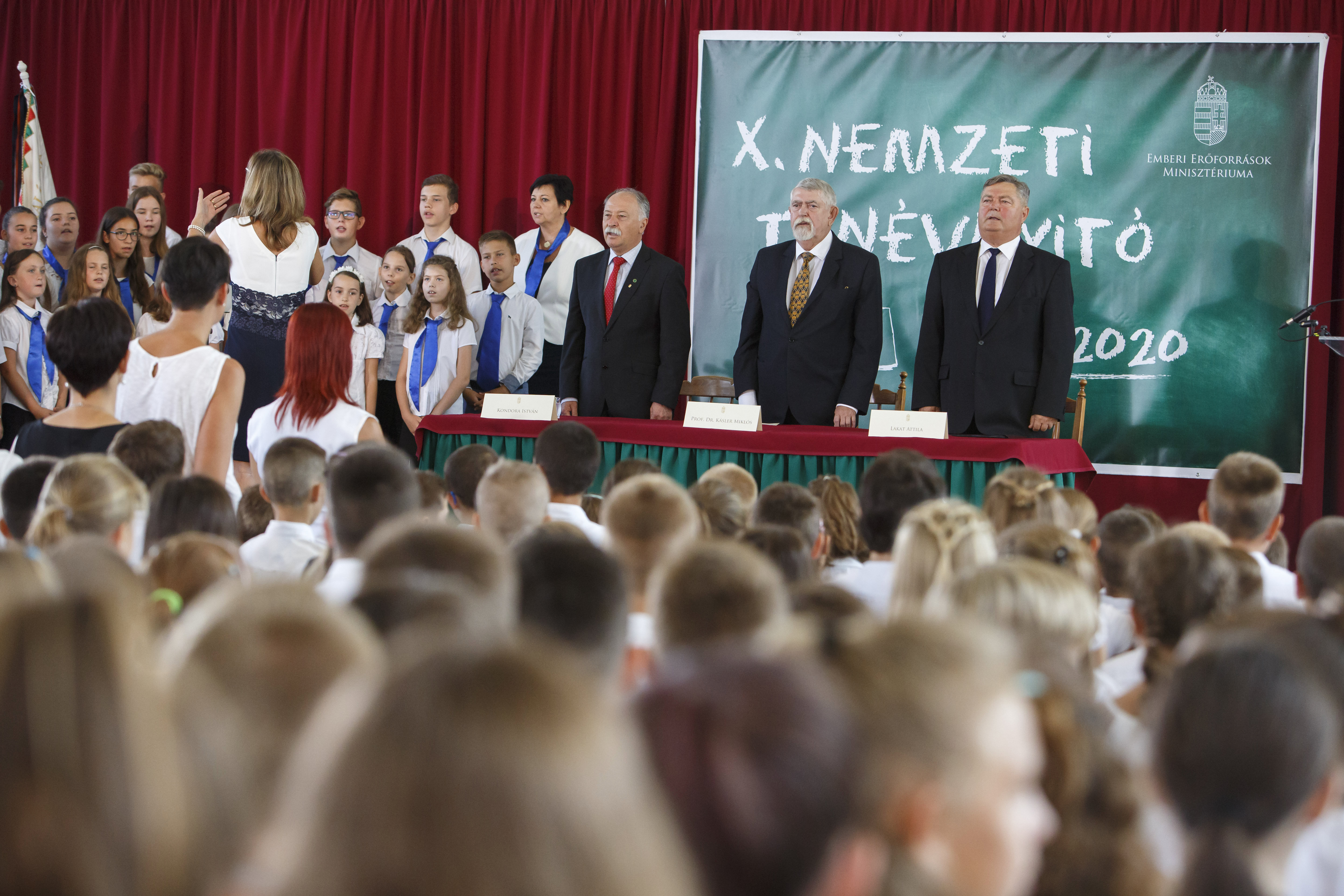 A magyar iskoláknak le kell mondaniuk minden tábort, osztálykirándulást és külföldi utat