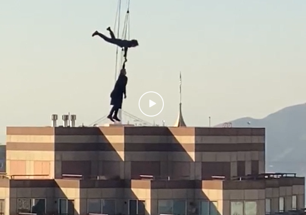 San Franciscó-i felhőkarcolóról ugrálnak a Mátrix 4. főszereplői