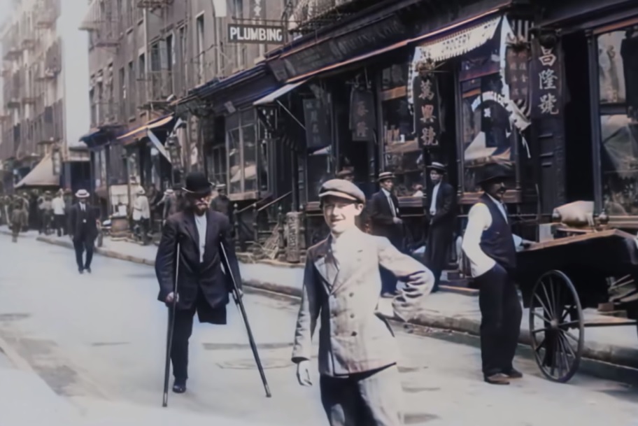 Gépi tanulással 4K minőségű, színes videóvá alakítottak egy 1911-es New York-i felvételt