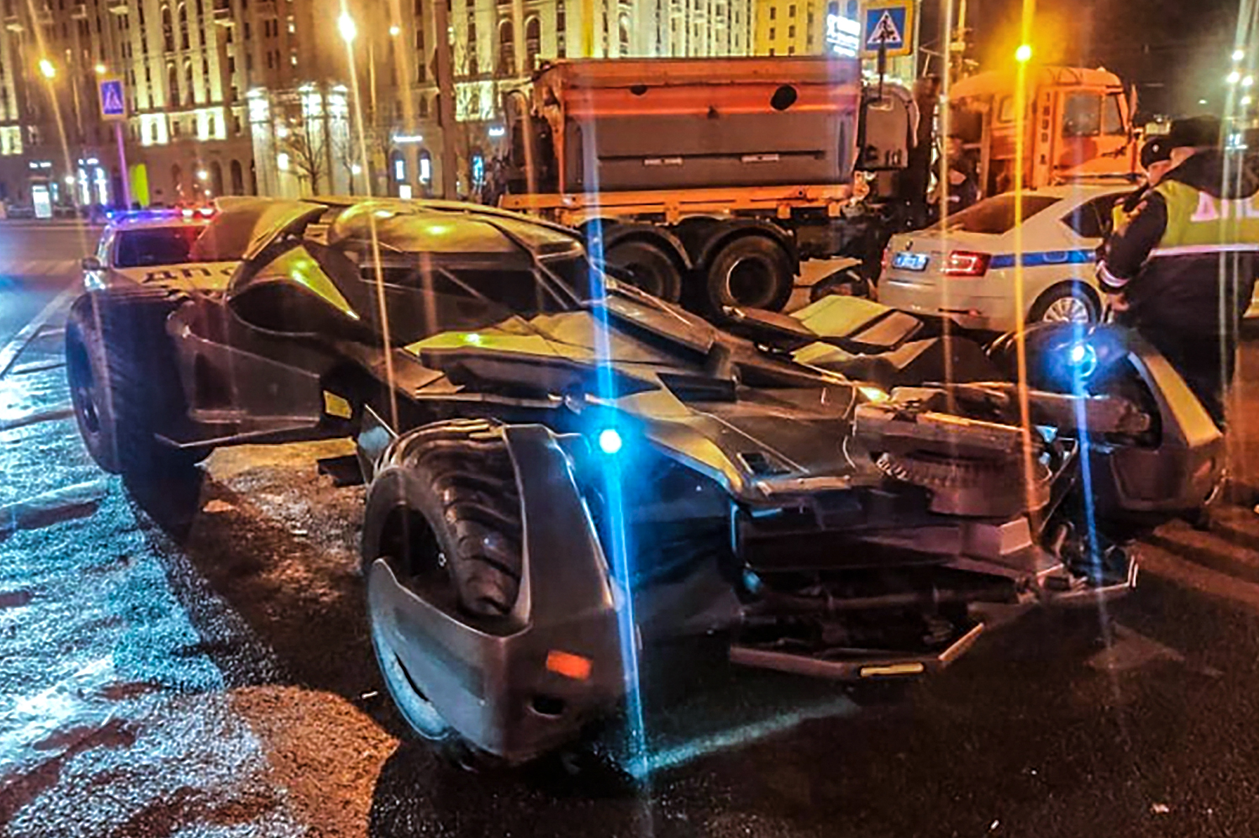 Batmobillal verette Moszkva belvárosában, a rendőrök nem értékelték