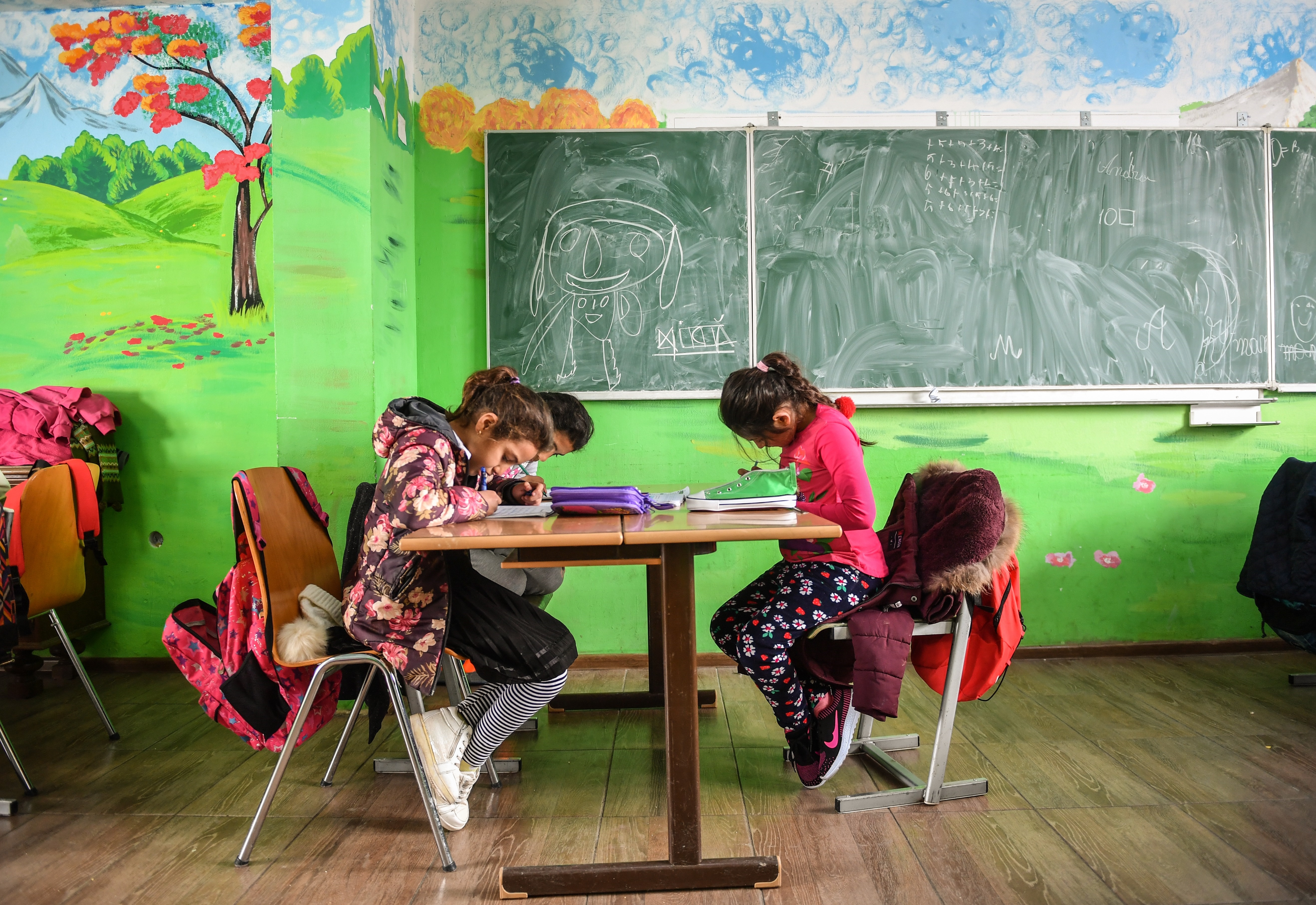 Szerdától bezárnak az iskolák és óvodák Romániában a koronavírus miatt