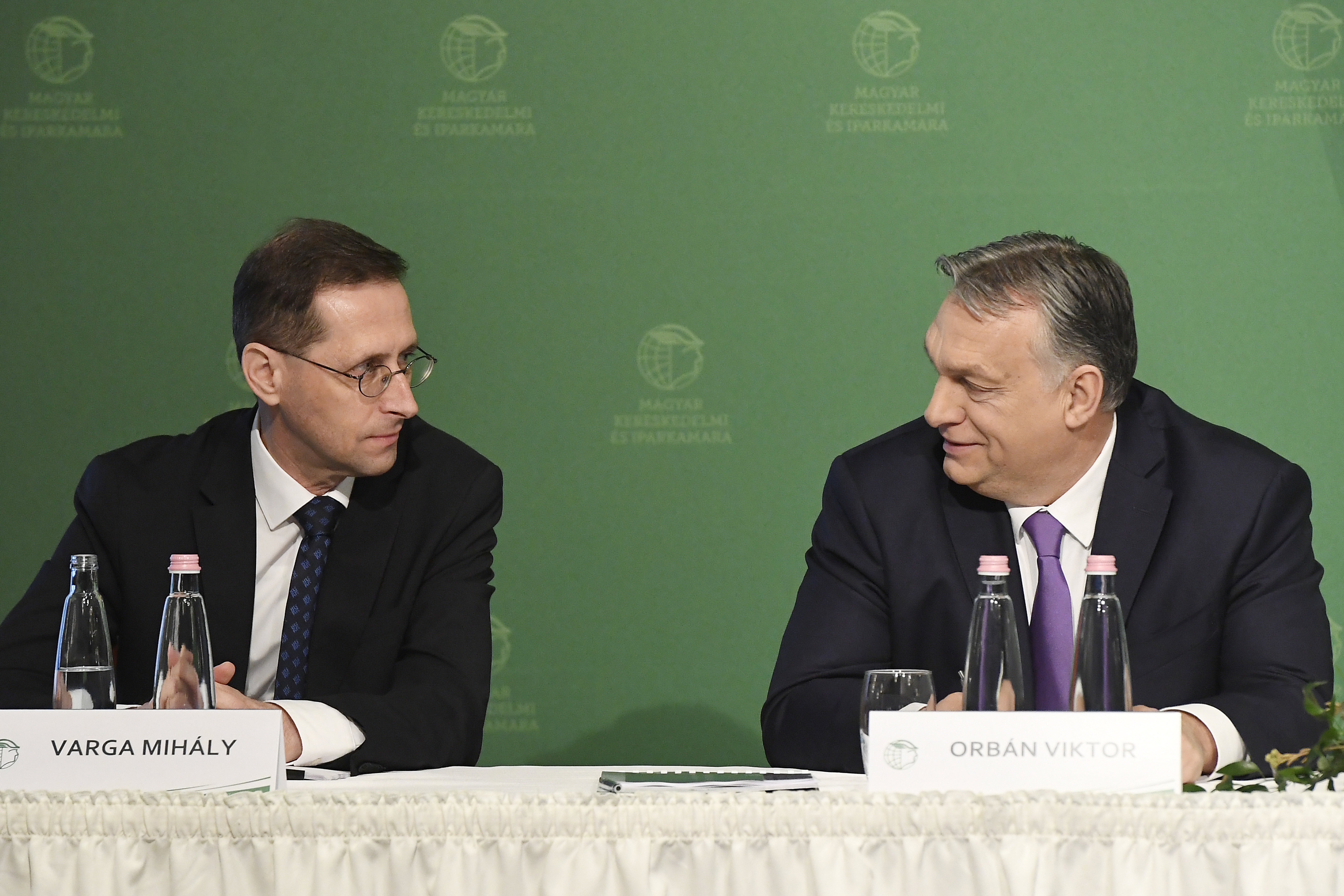 Orbán Viktor miniszterelnök és Varga Mihály pénzügyminiszter a Magyar Kereskedelmi és Iparkamara gazdasági évnyitóján az InterContinental Budapest szállóban 2020. március 10-én.
